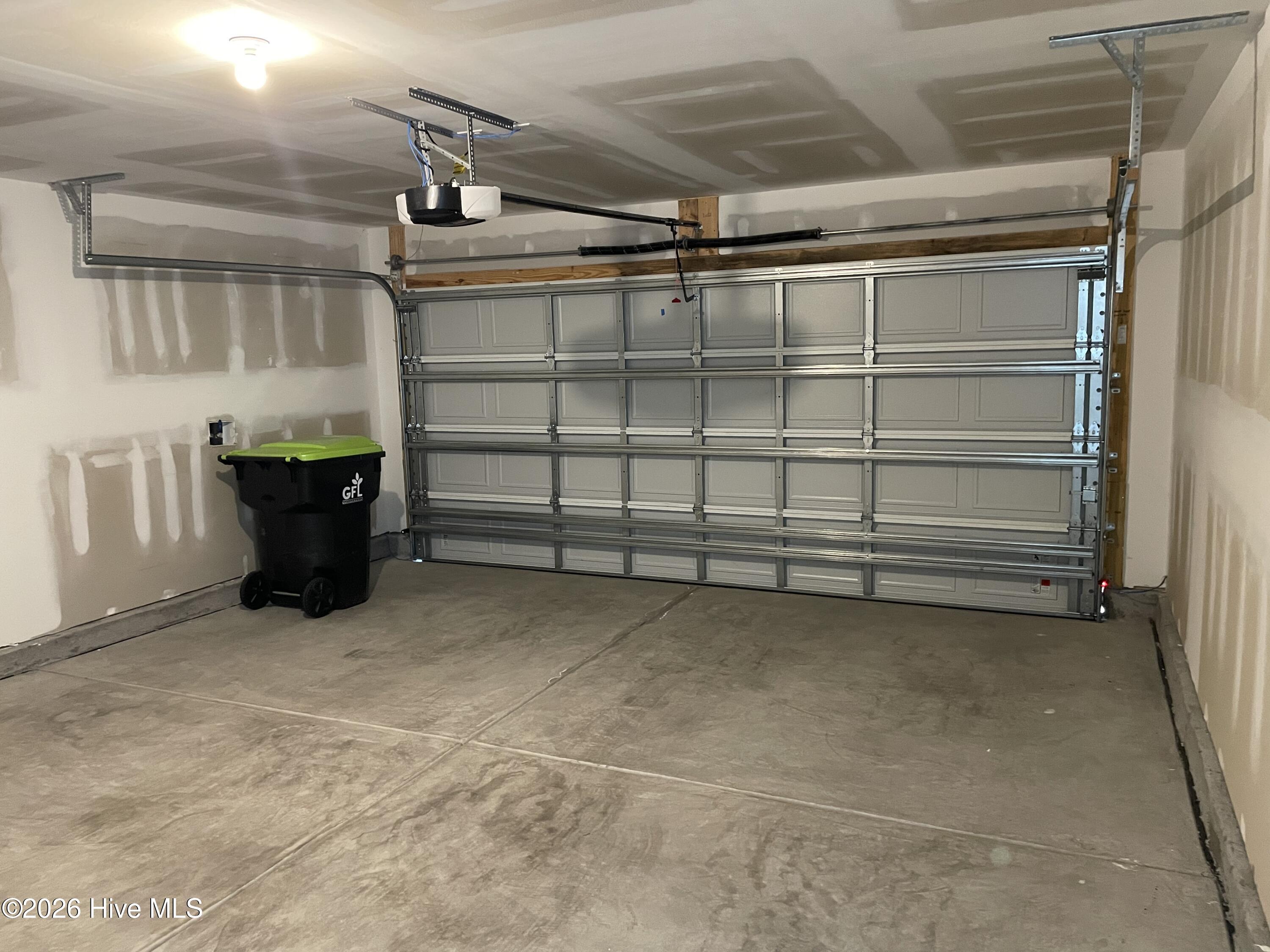 100560586 | Photo 35