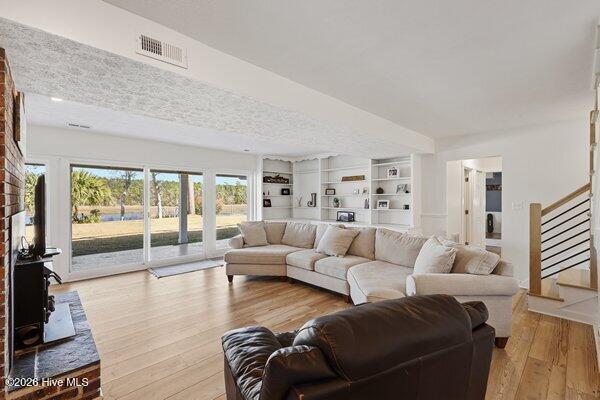 100556349 | Photo 27