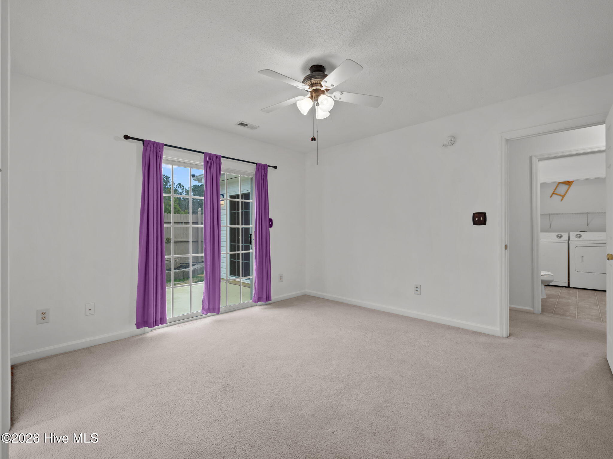 100548288 | Photo 46