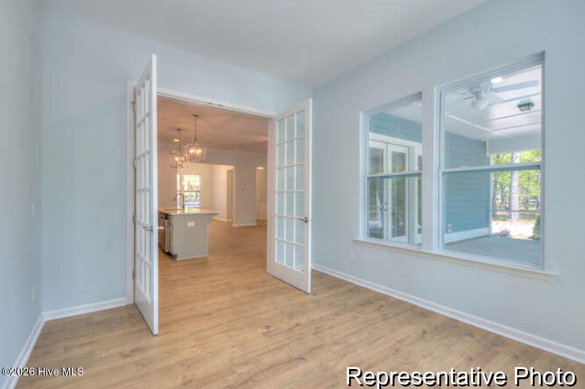 100563715 | Photo 13