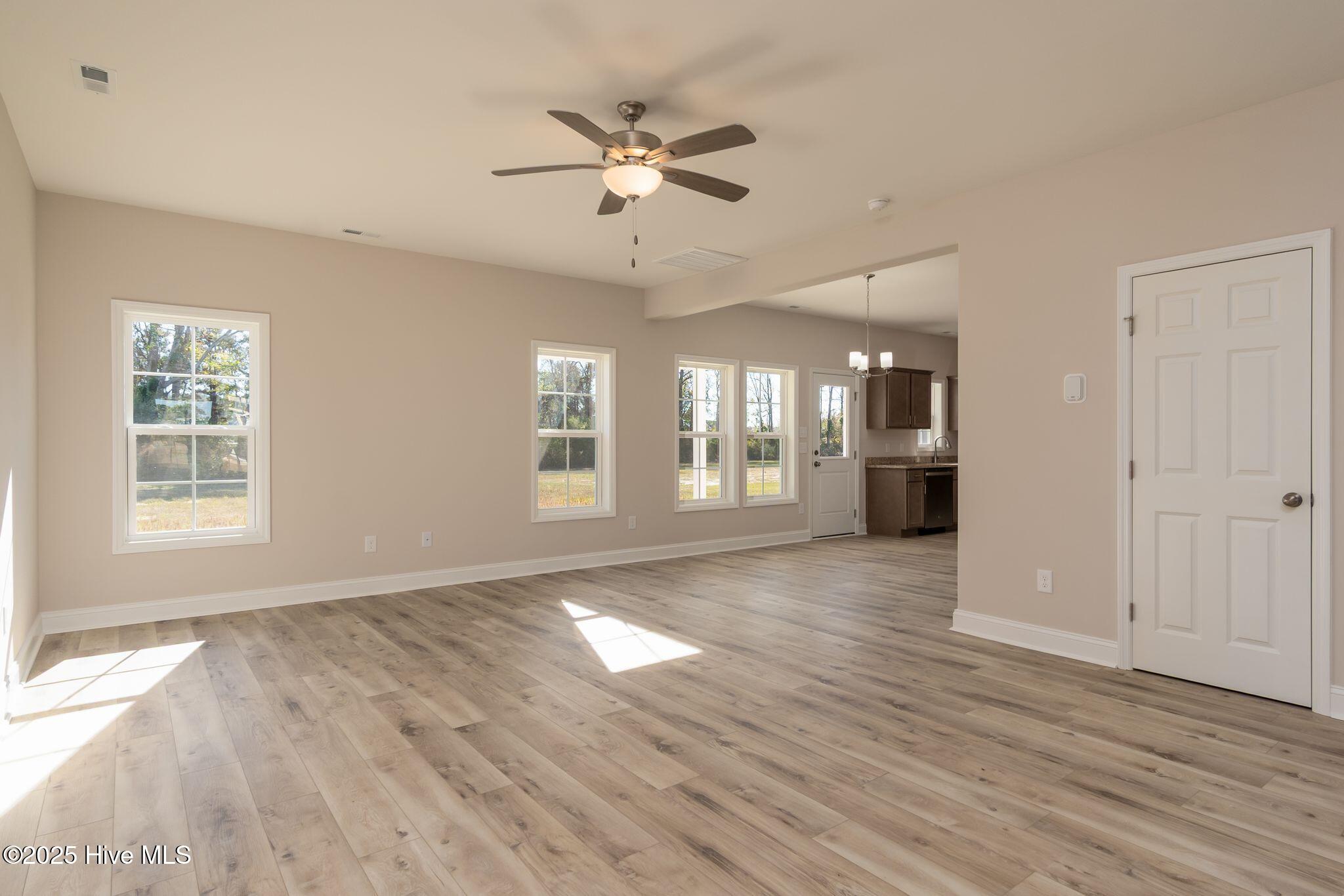 100531004 | Photo 13