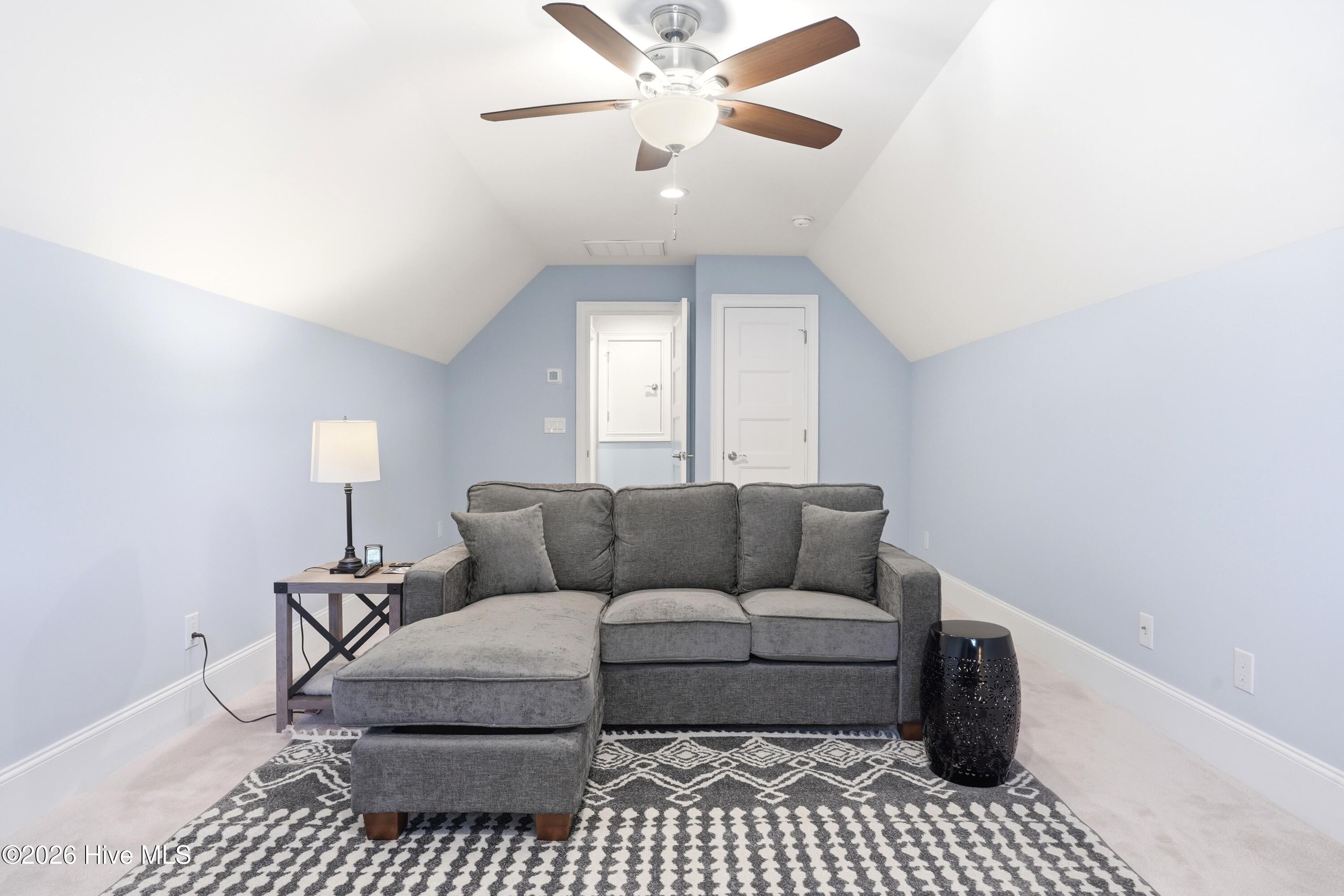 100561923 | Photo 46