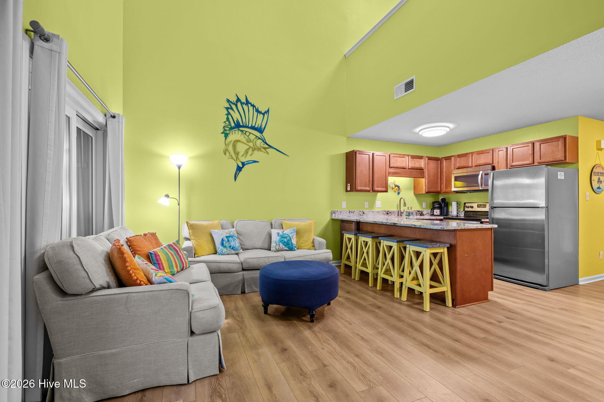 100550308 | Photo 16