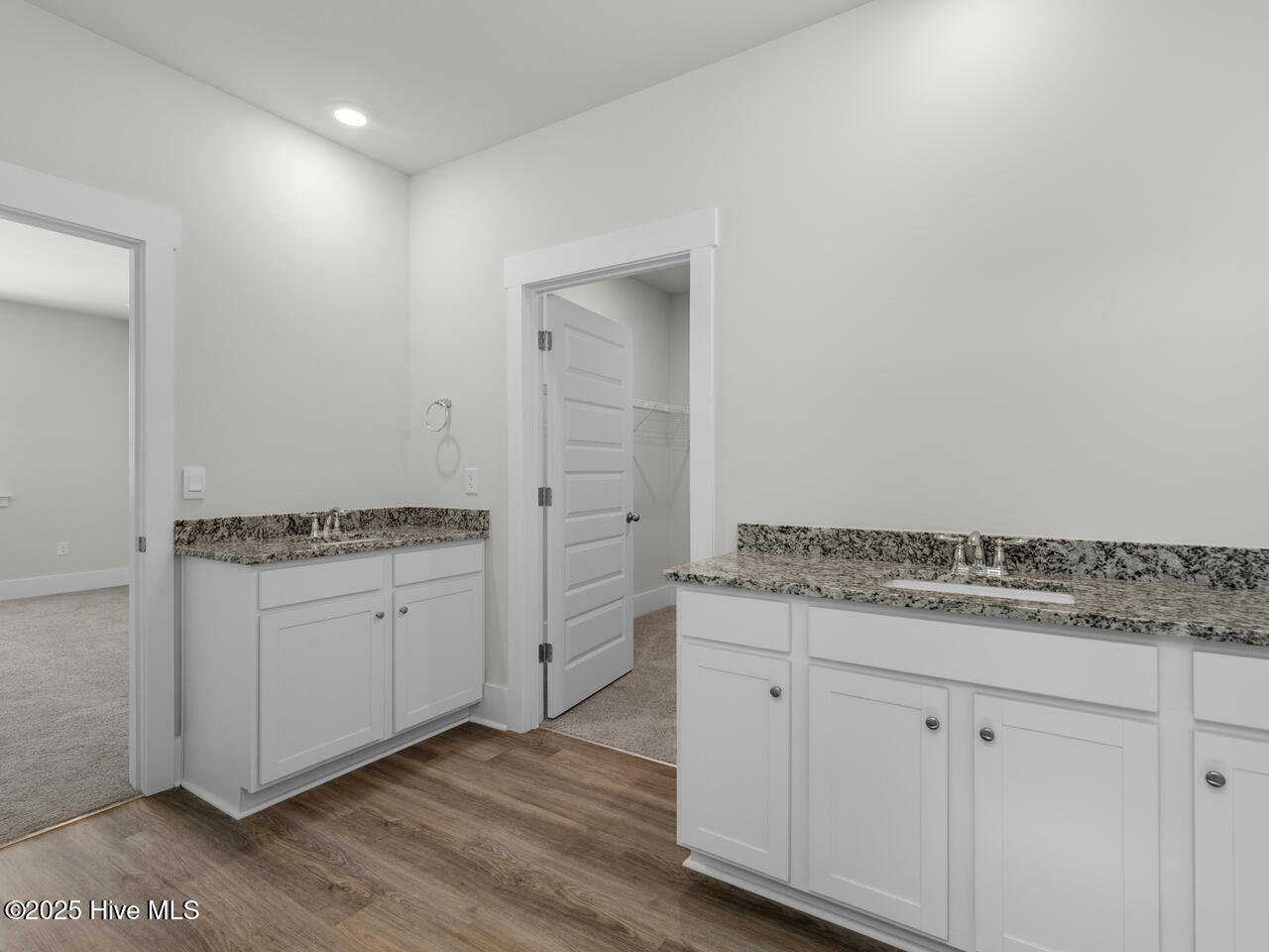 100556829 | Photo 21