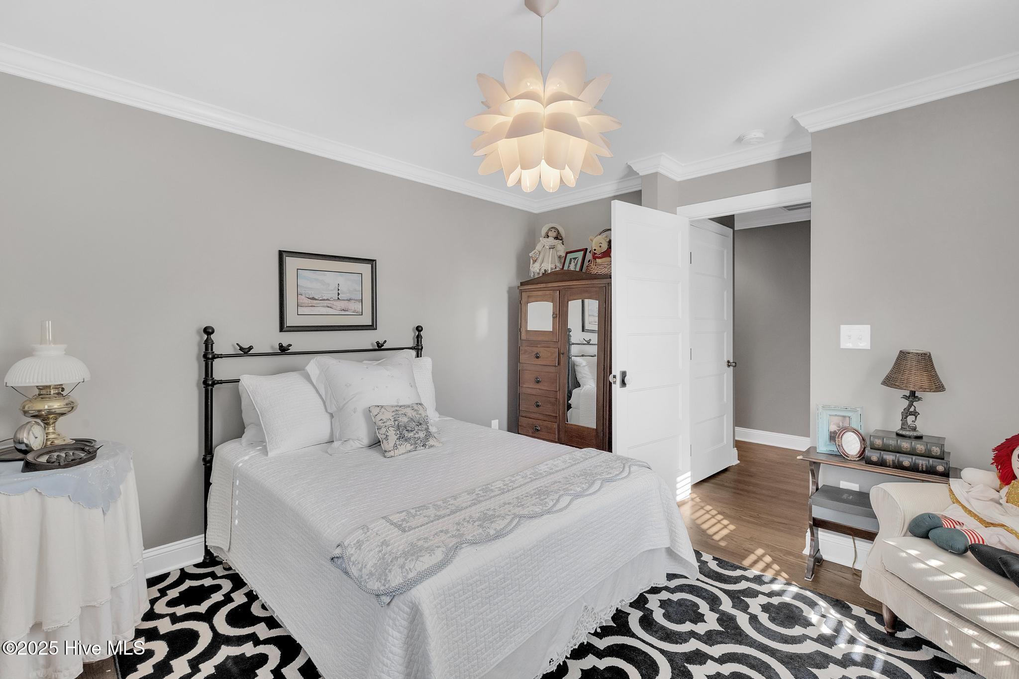 100527249 | Photo 51