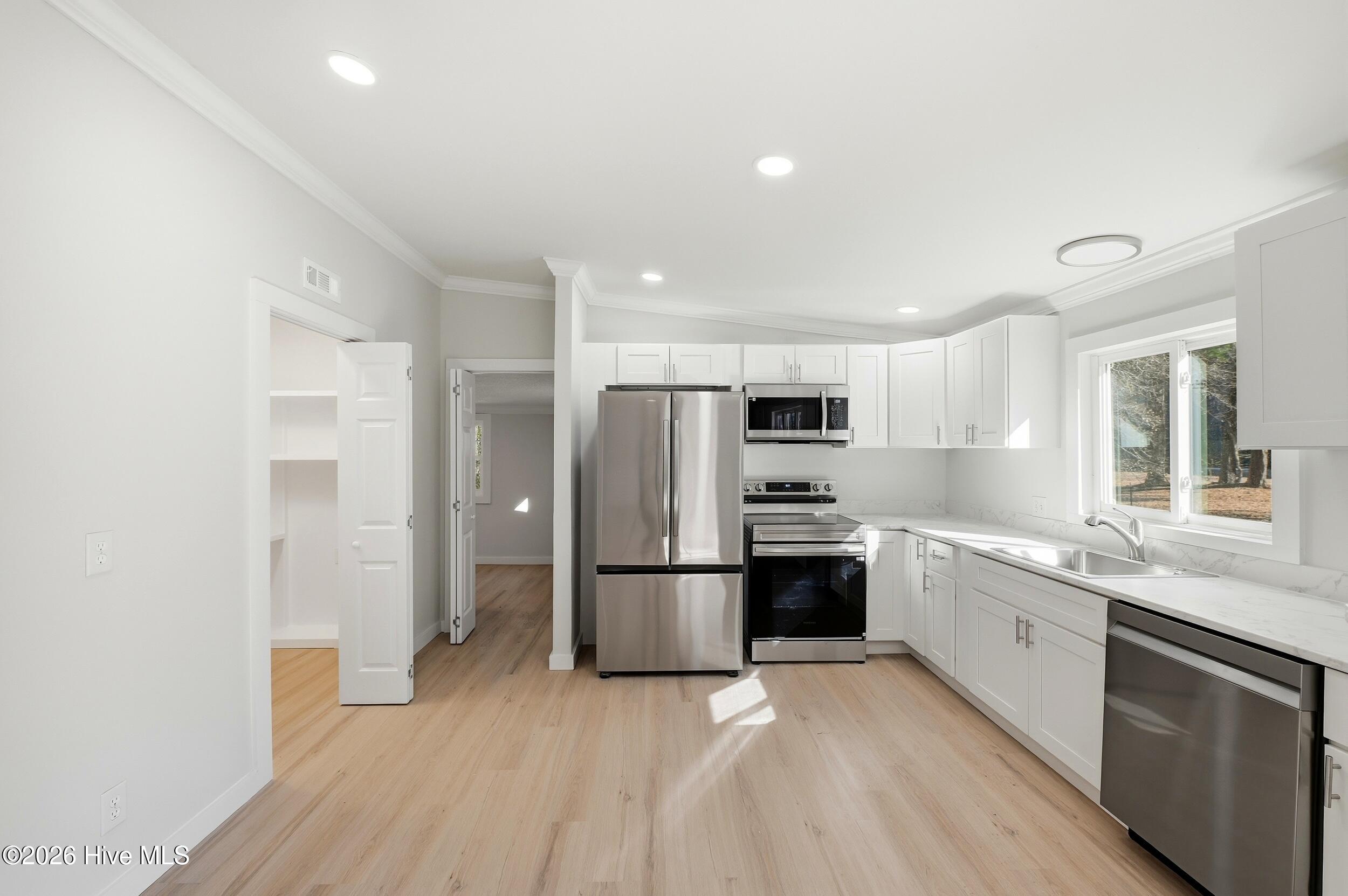 100556630 | Photo 11