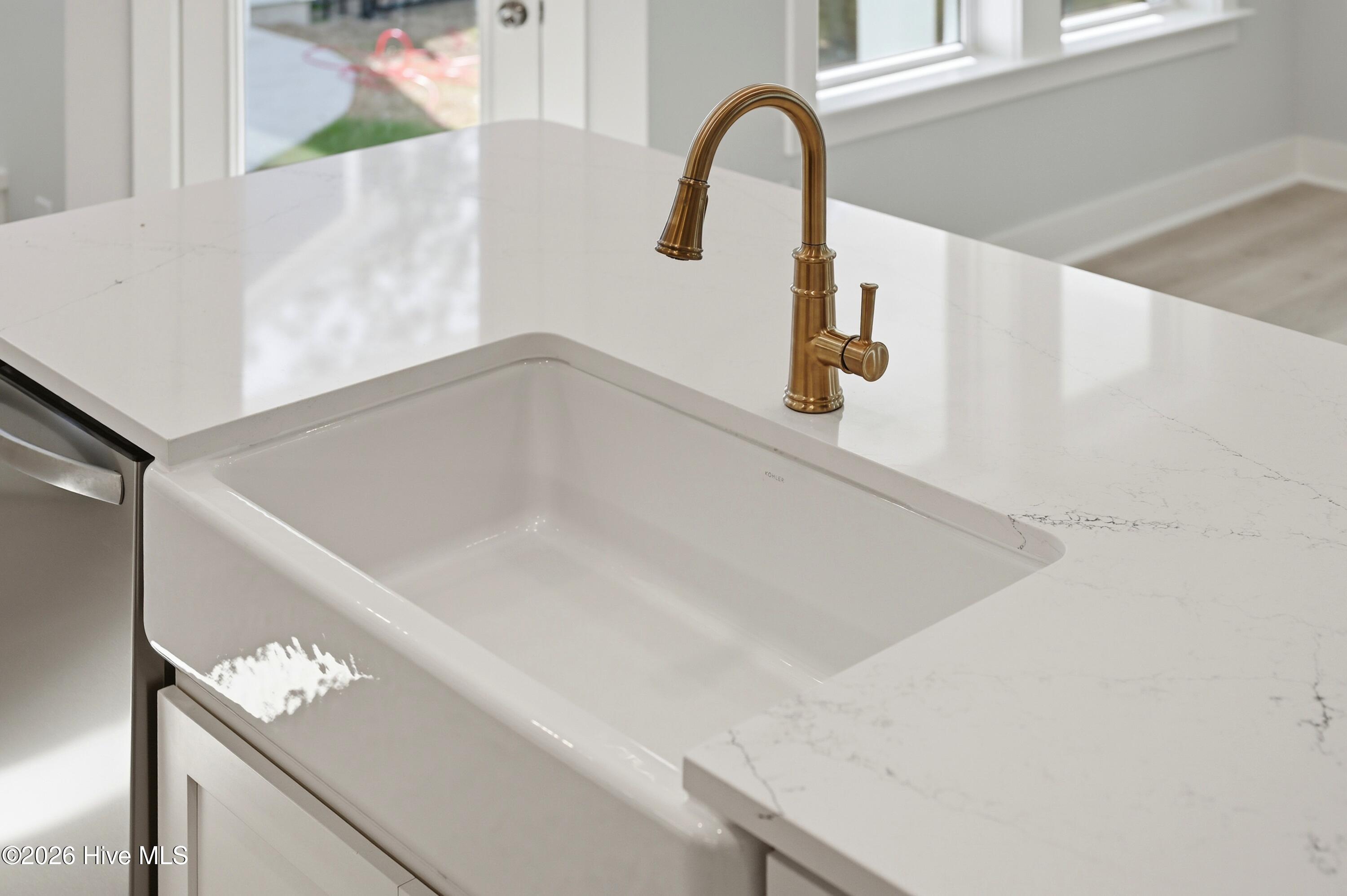 100566798 | Photo 43