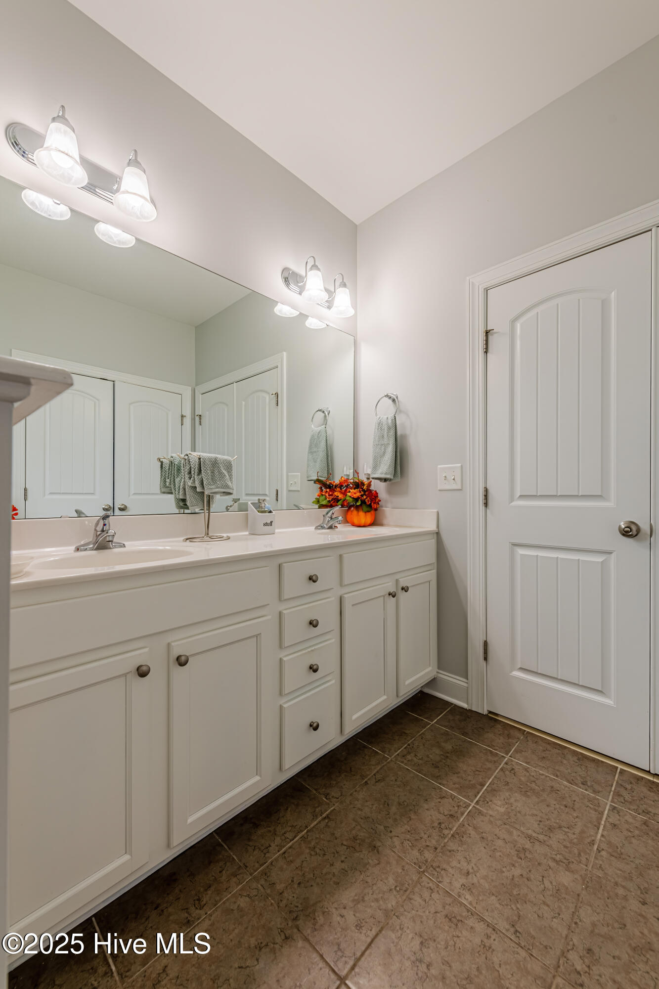 100524839 | Photo 46