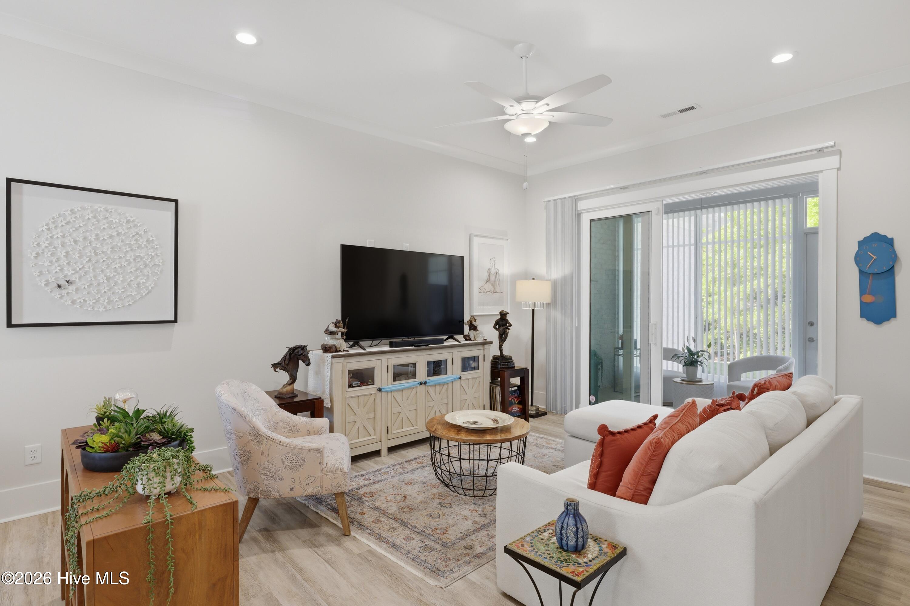 100568121 | Photo 31