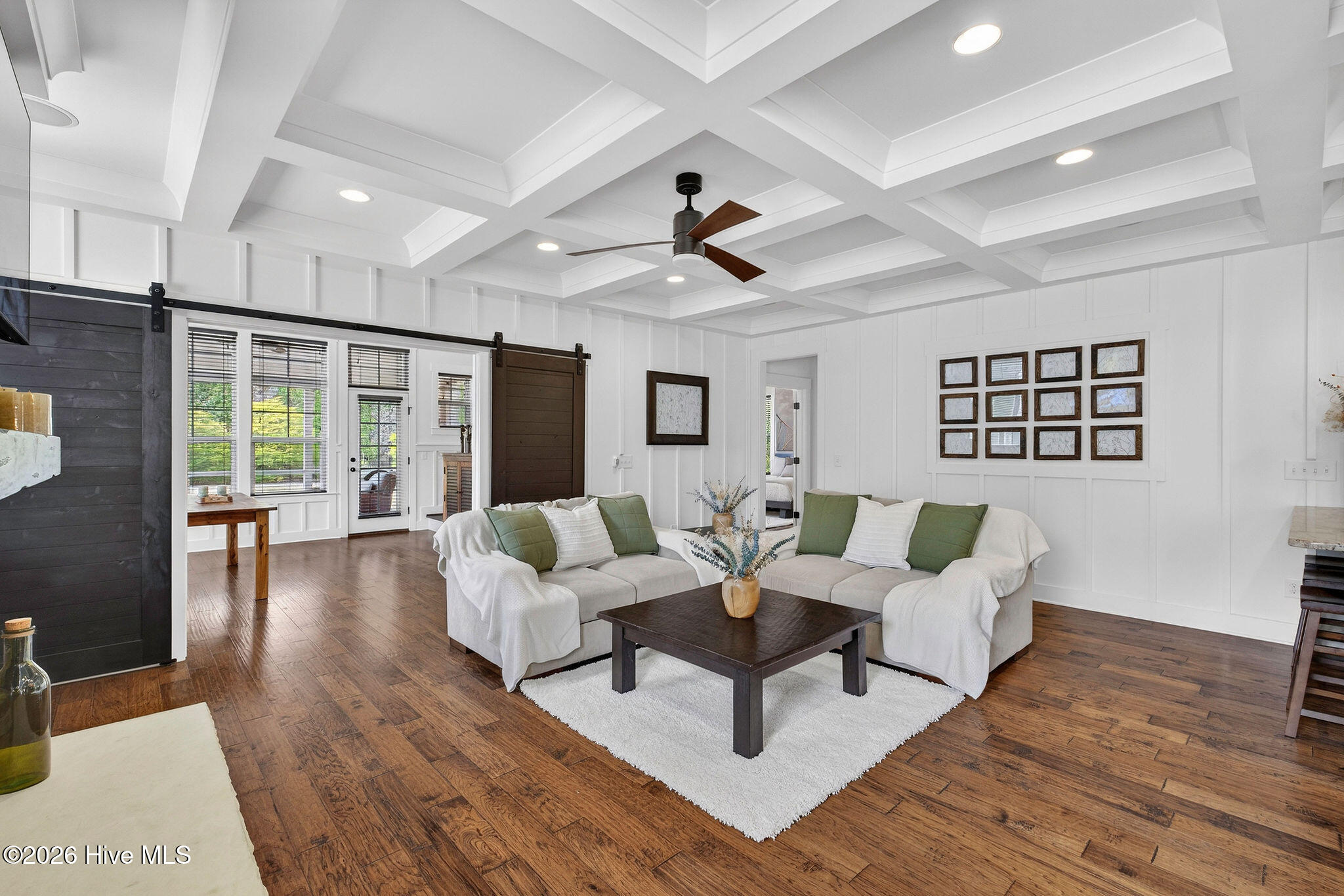 100561102 | Photo 20