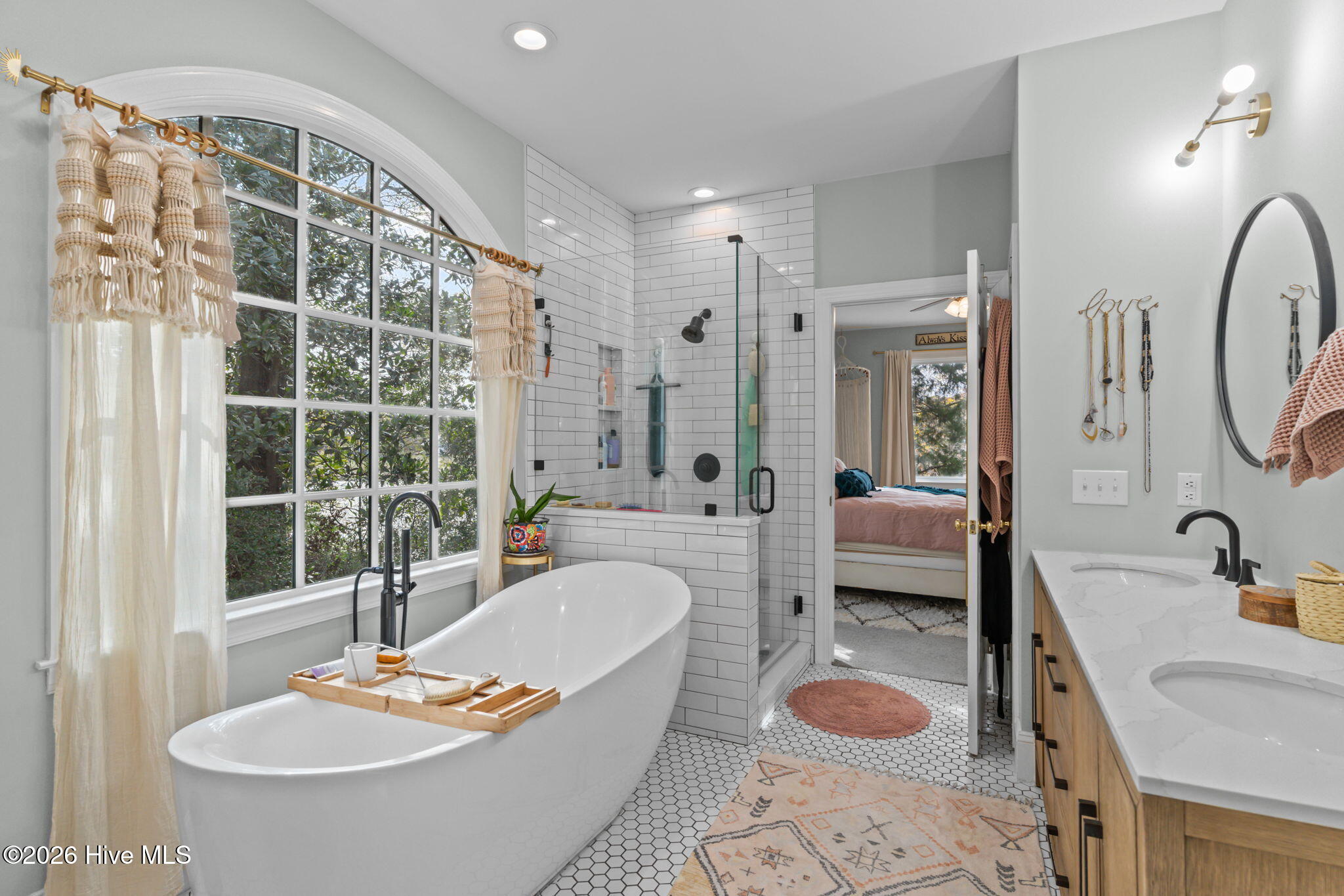 100556874 | Photo 36