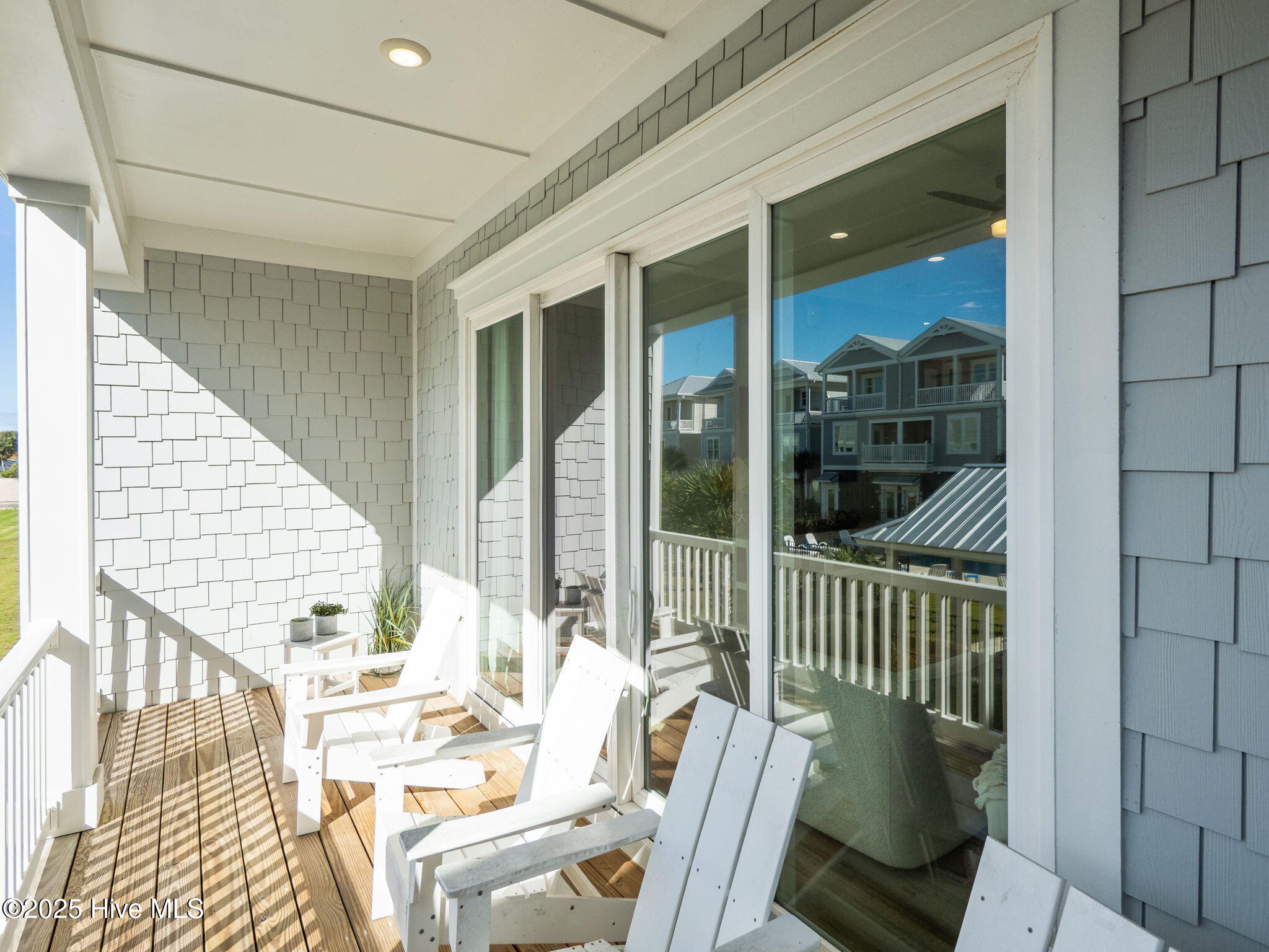 100535582 | Photo 33