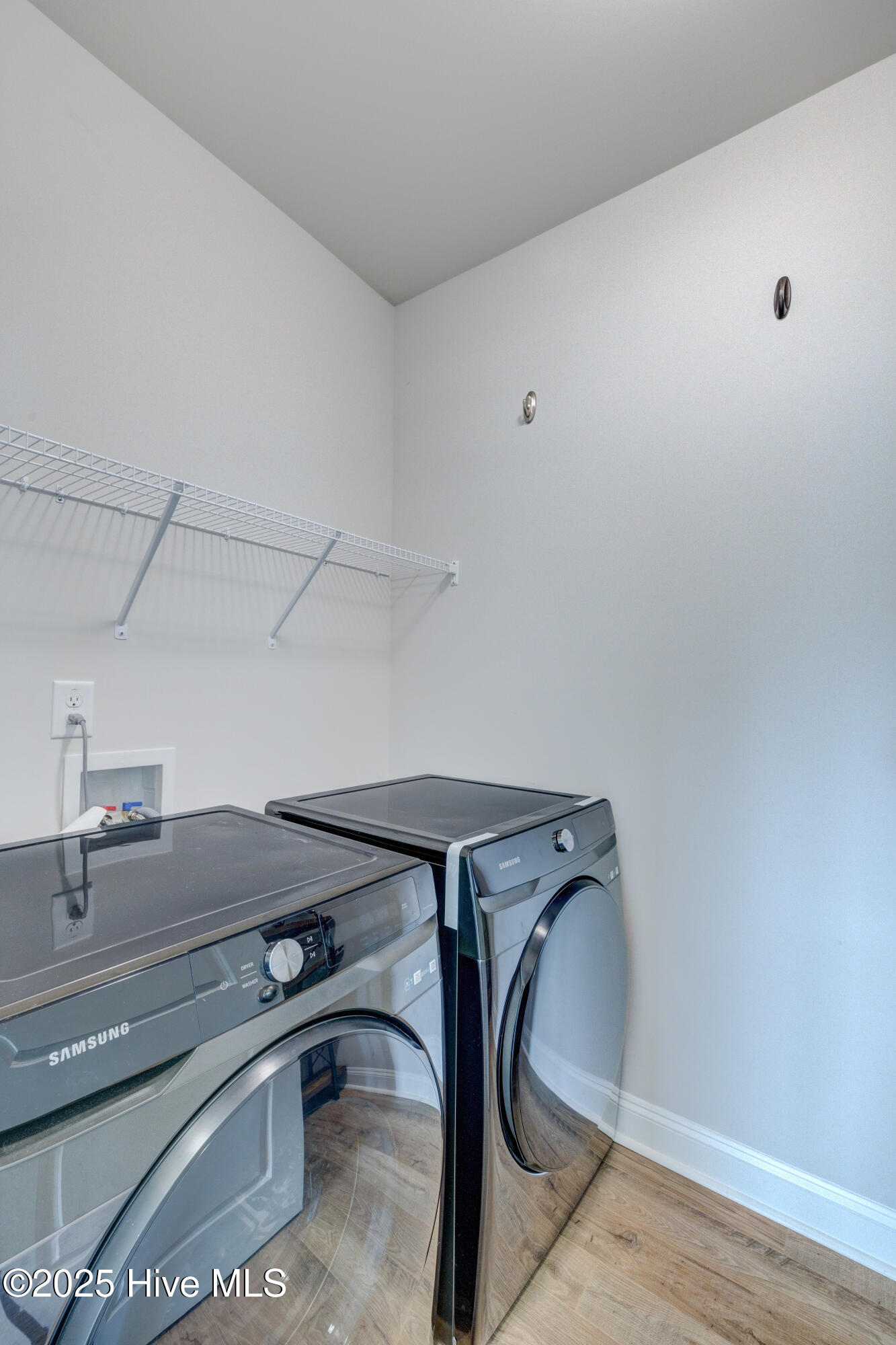 100491210 | Photo 43