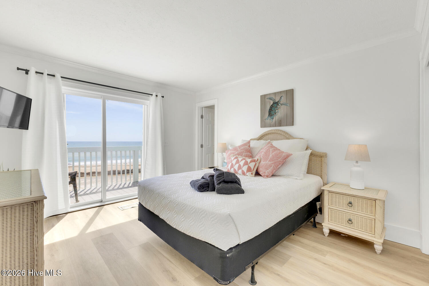 100569348 | Photo 22