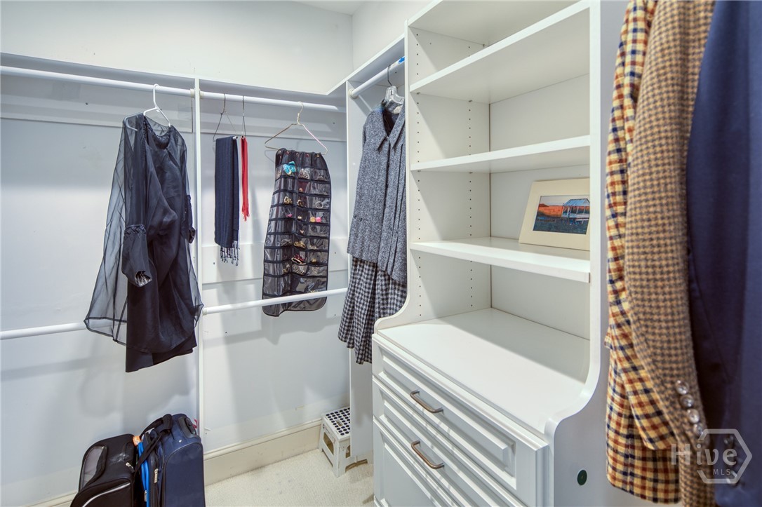Walk in closet with builtins