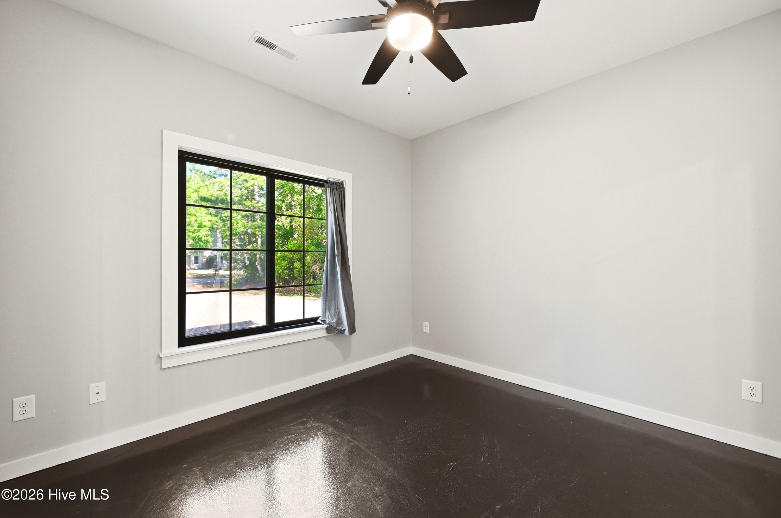 100570518 | Photo 23