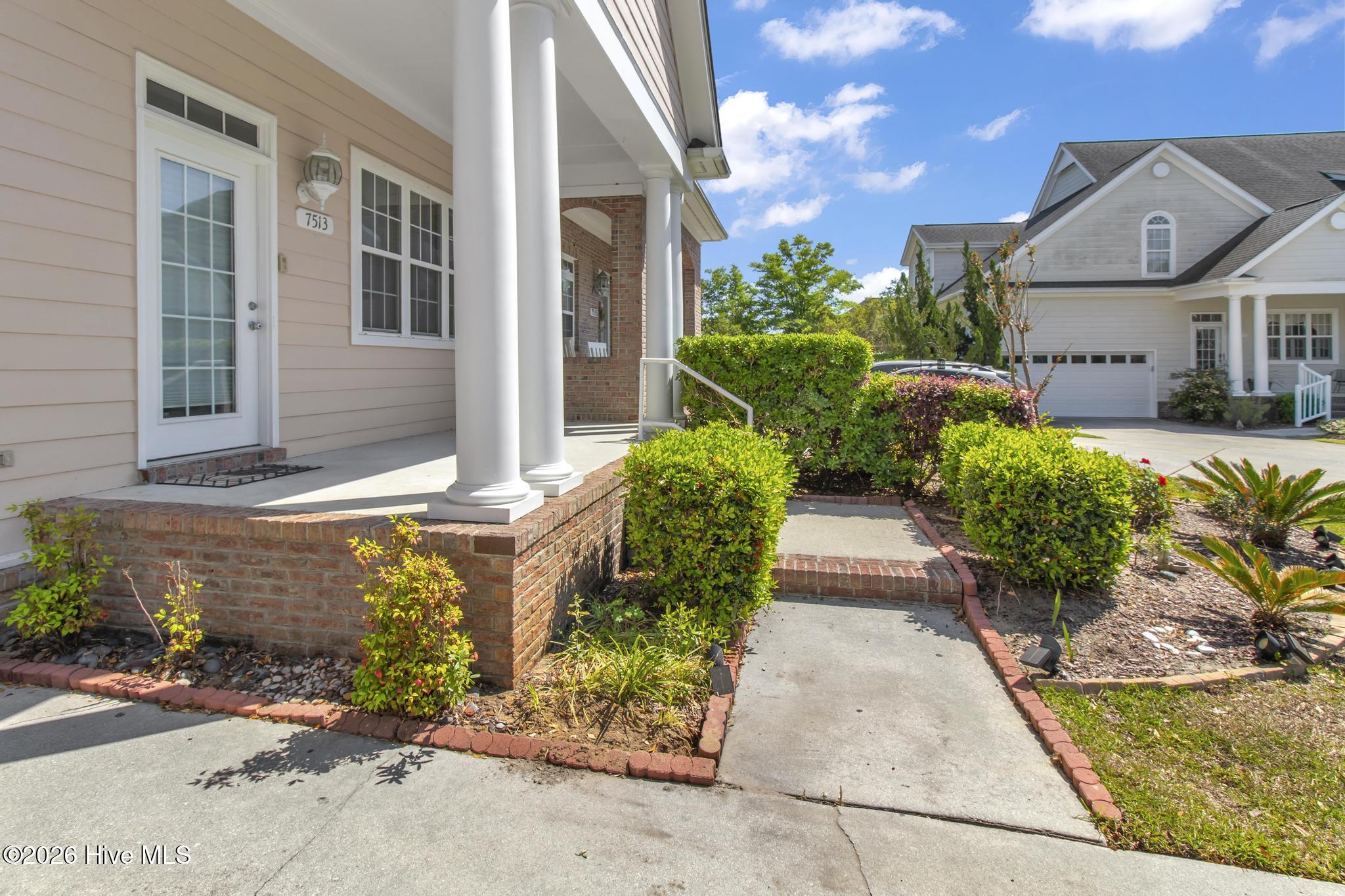 100569347 | Photo 45