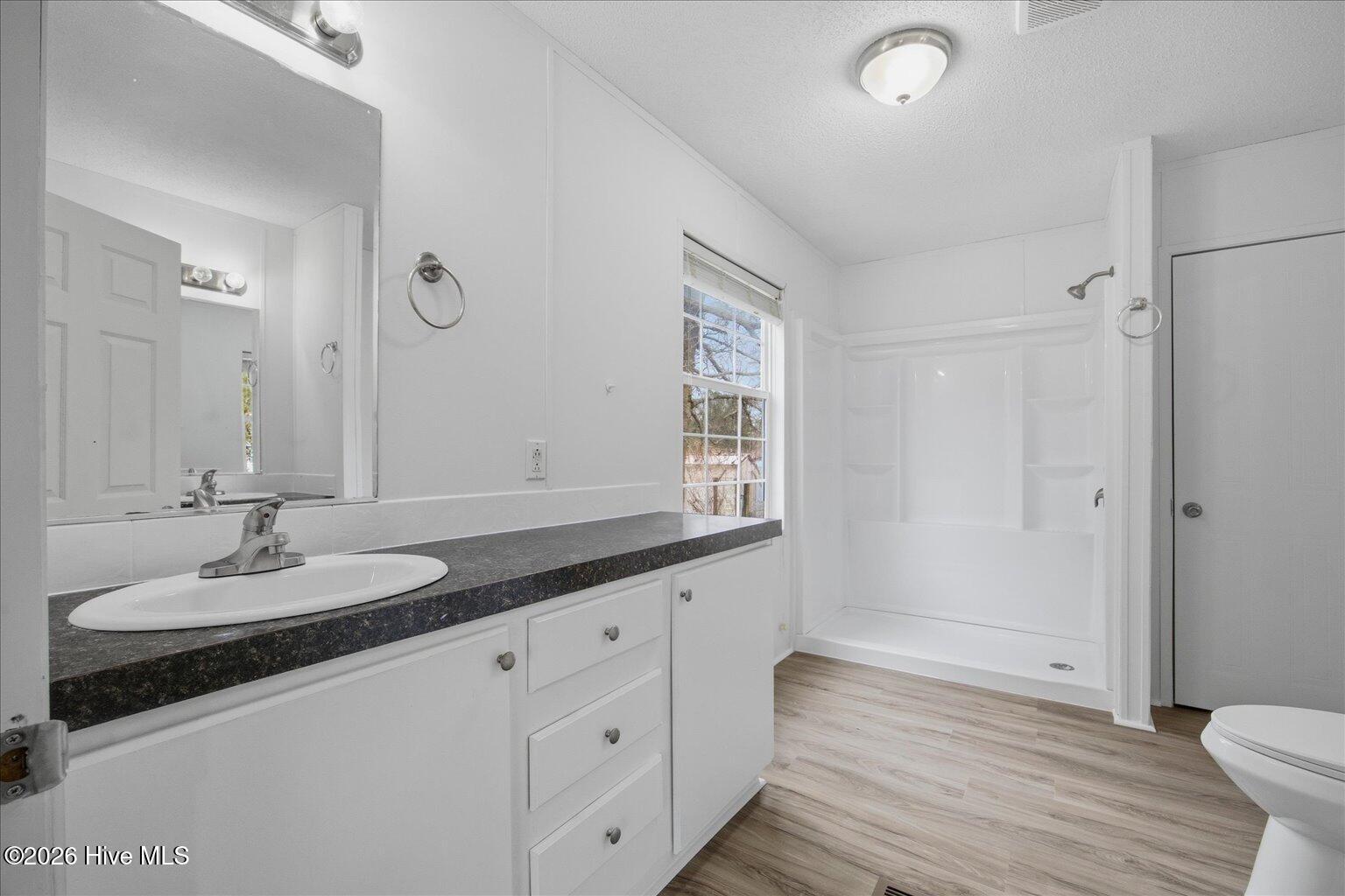 100551376 | Photo 16