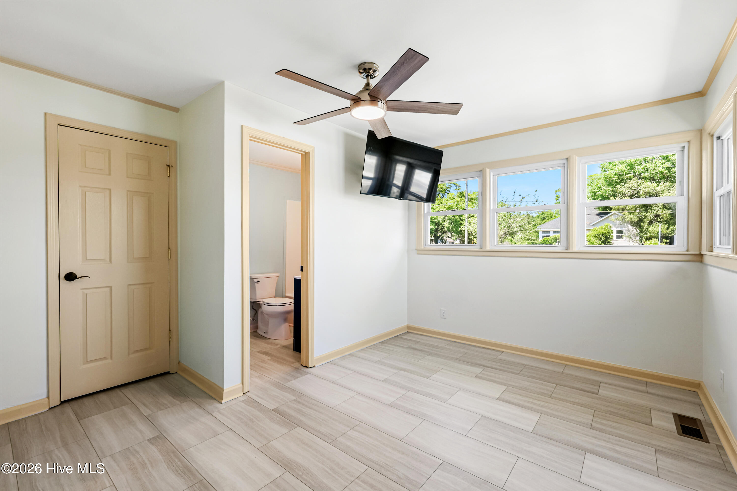 100567832 | Photo 20