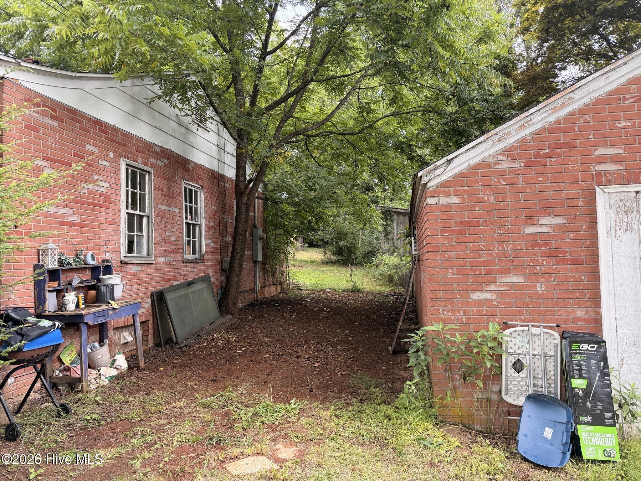 Photo 4 of Single family home for sale at 176 White Oak St, Franklin, NC 28734 | MLS# 100601344 | Listing updated on 2026-09-04