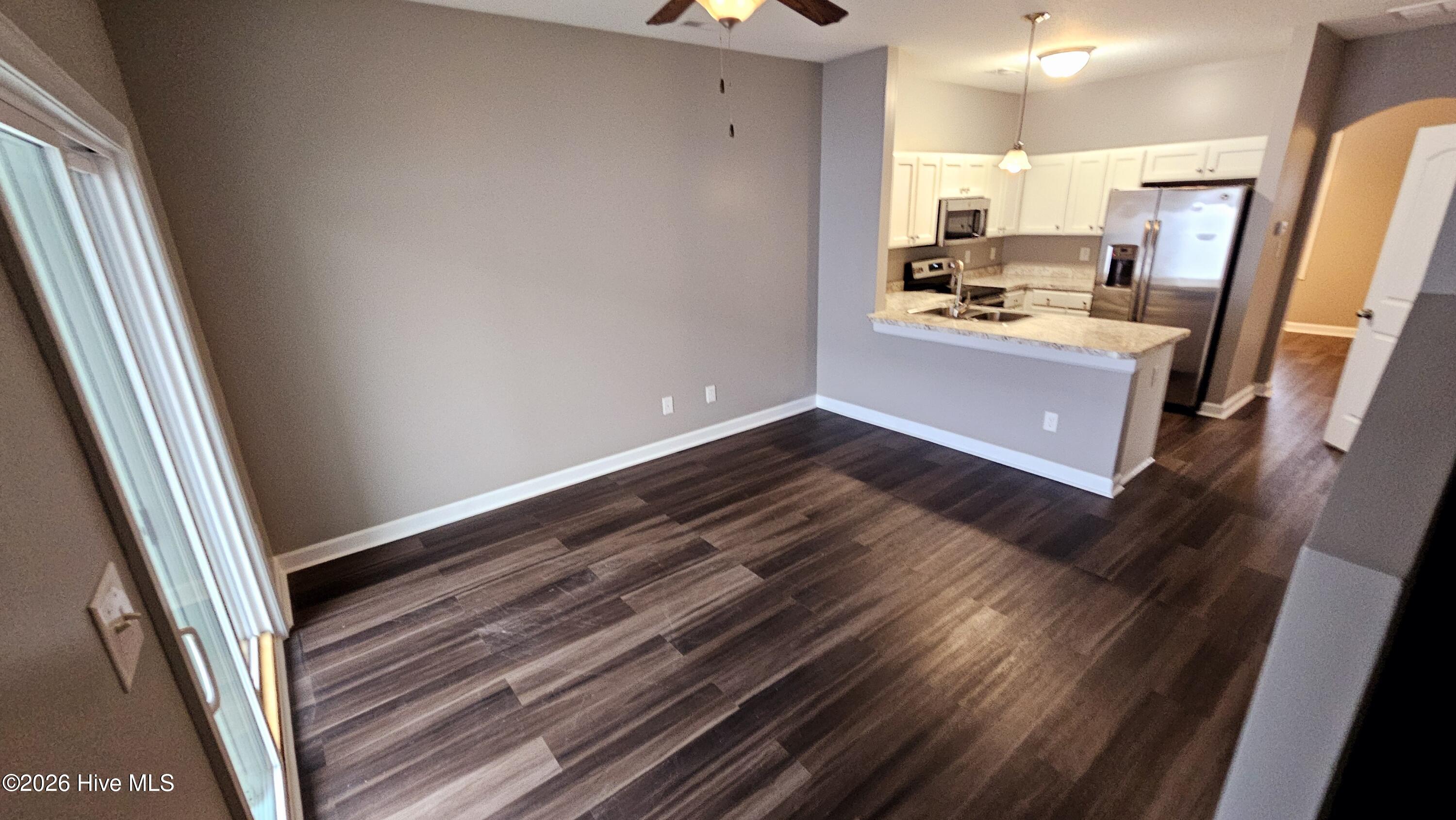 100568615 | Photo 11