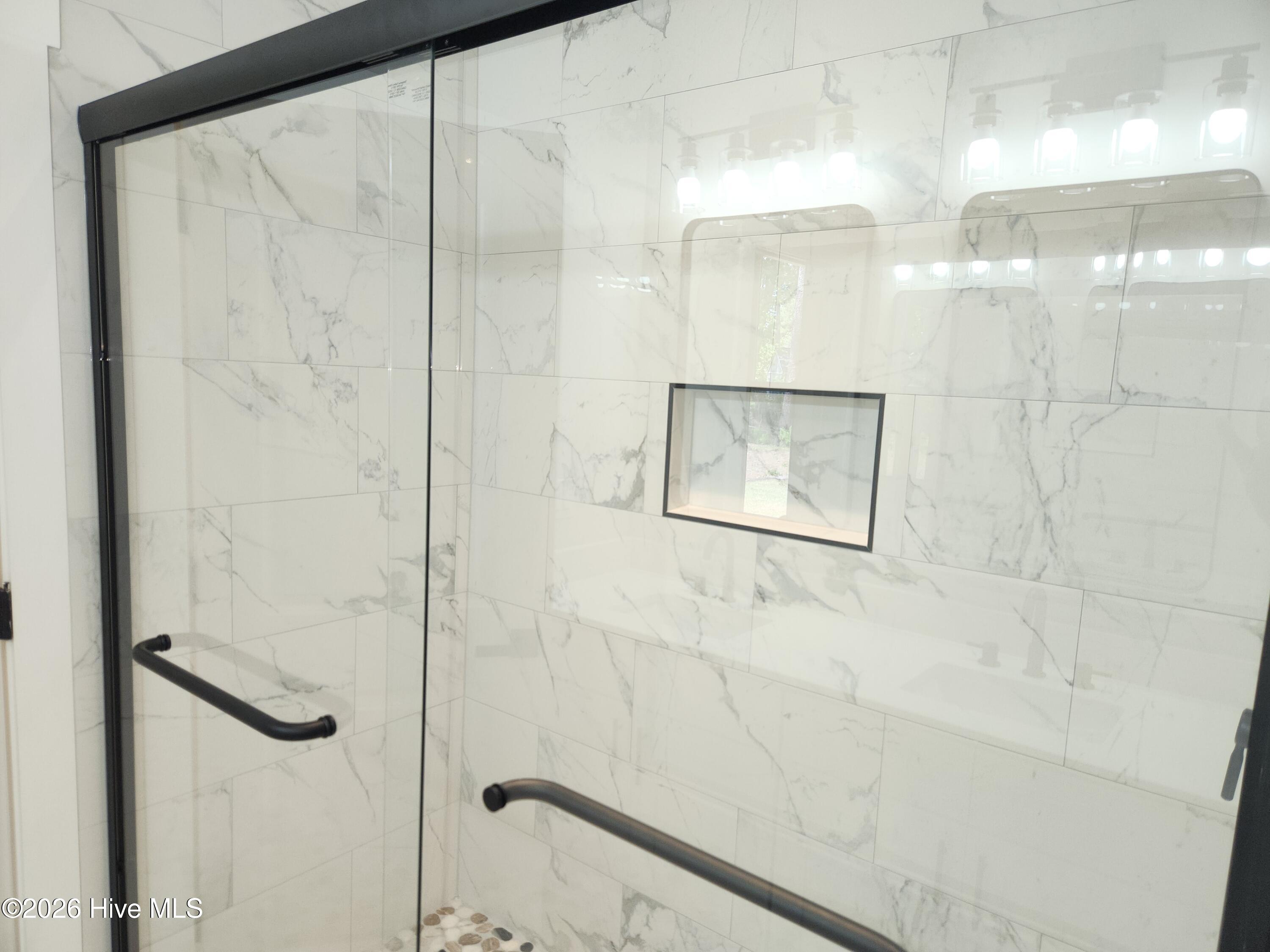 100567730 | Photo 31