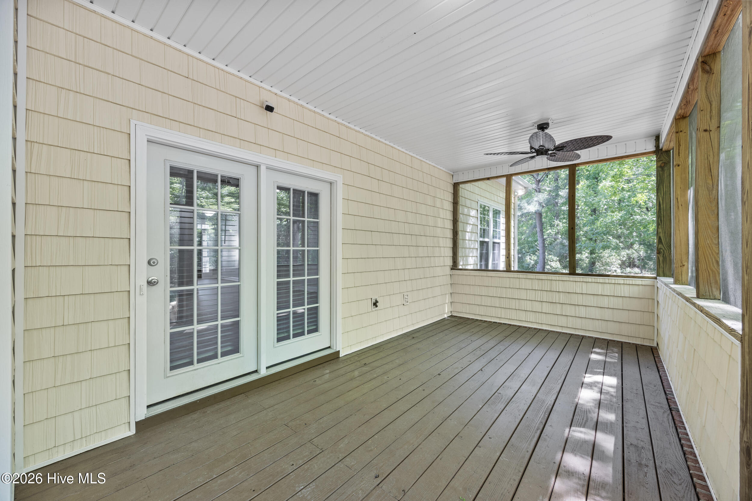 100569506 | Photo 44