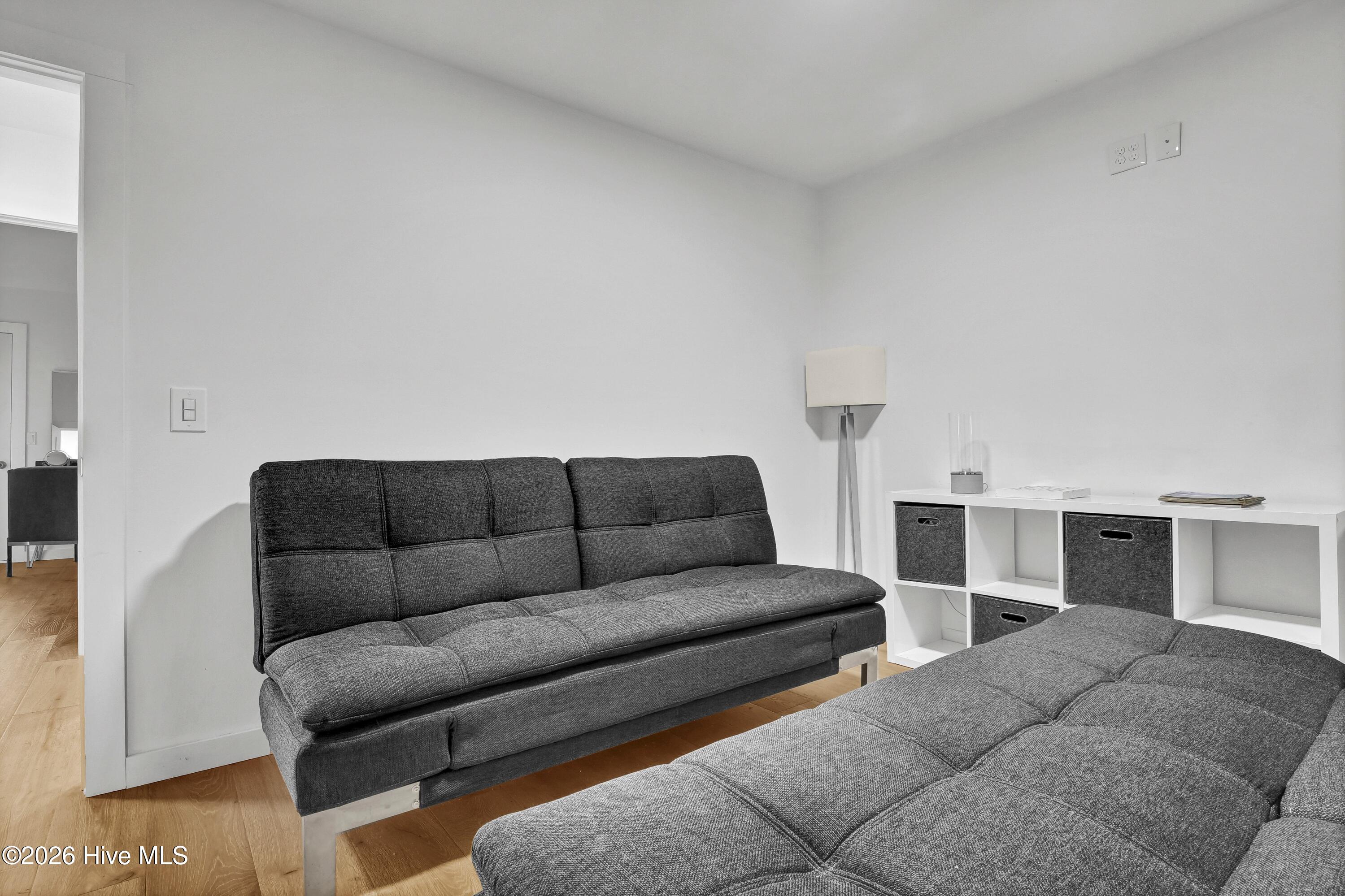 100549368 | Photo 19