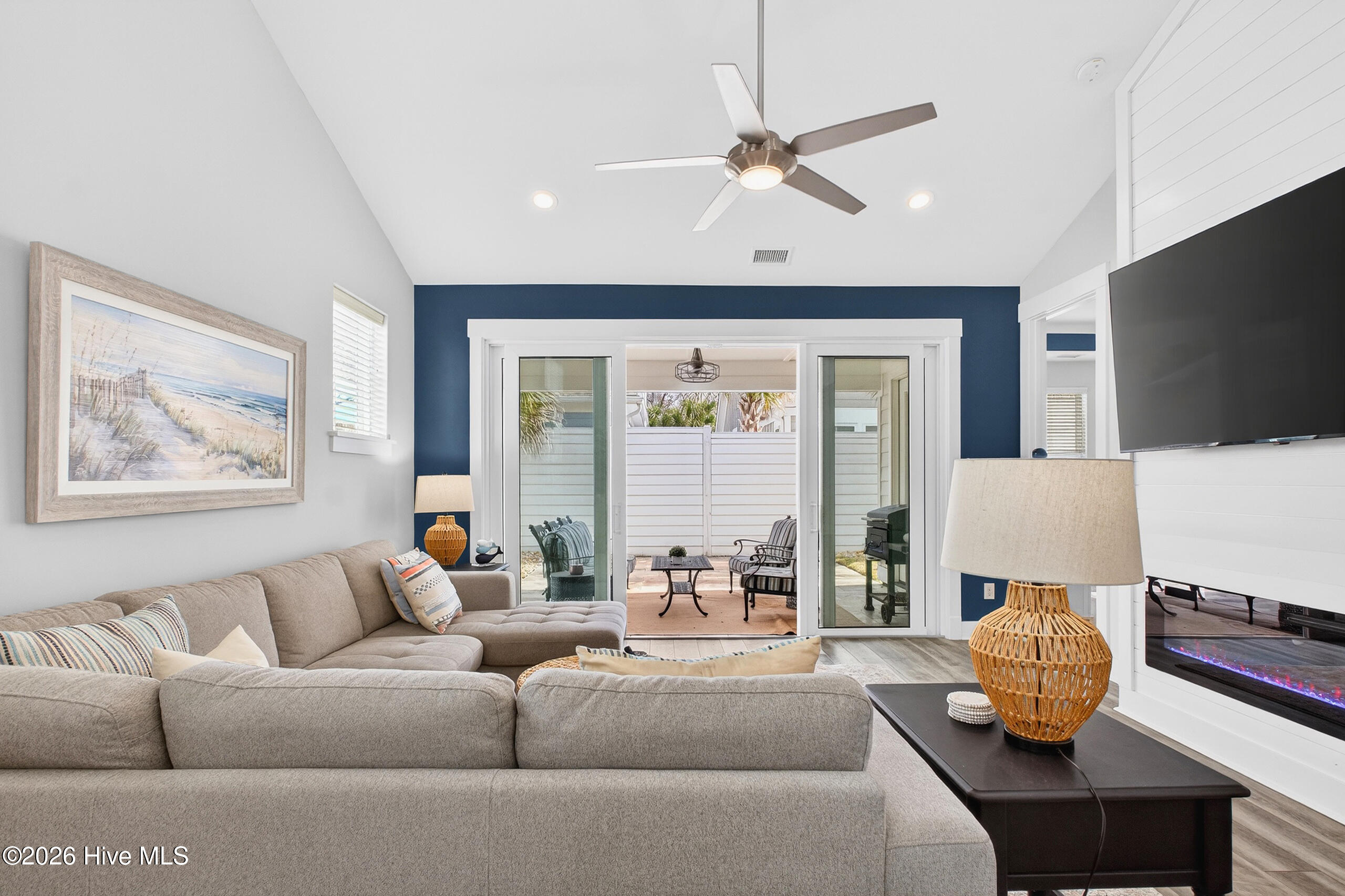 100559730 | Photo 22