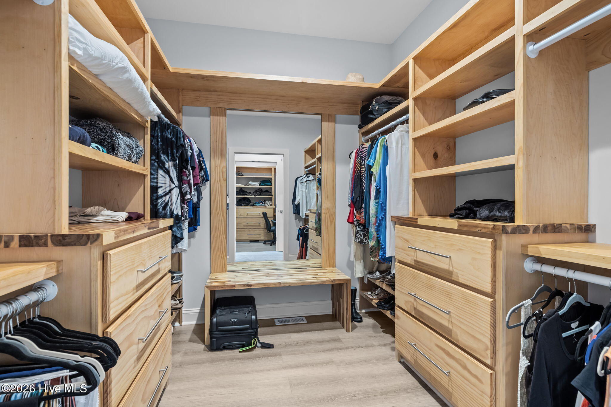 100551365 | Photo 23