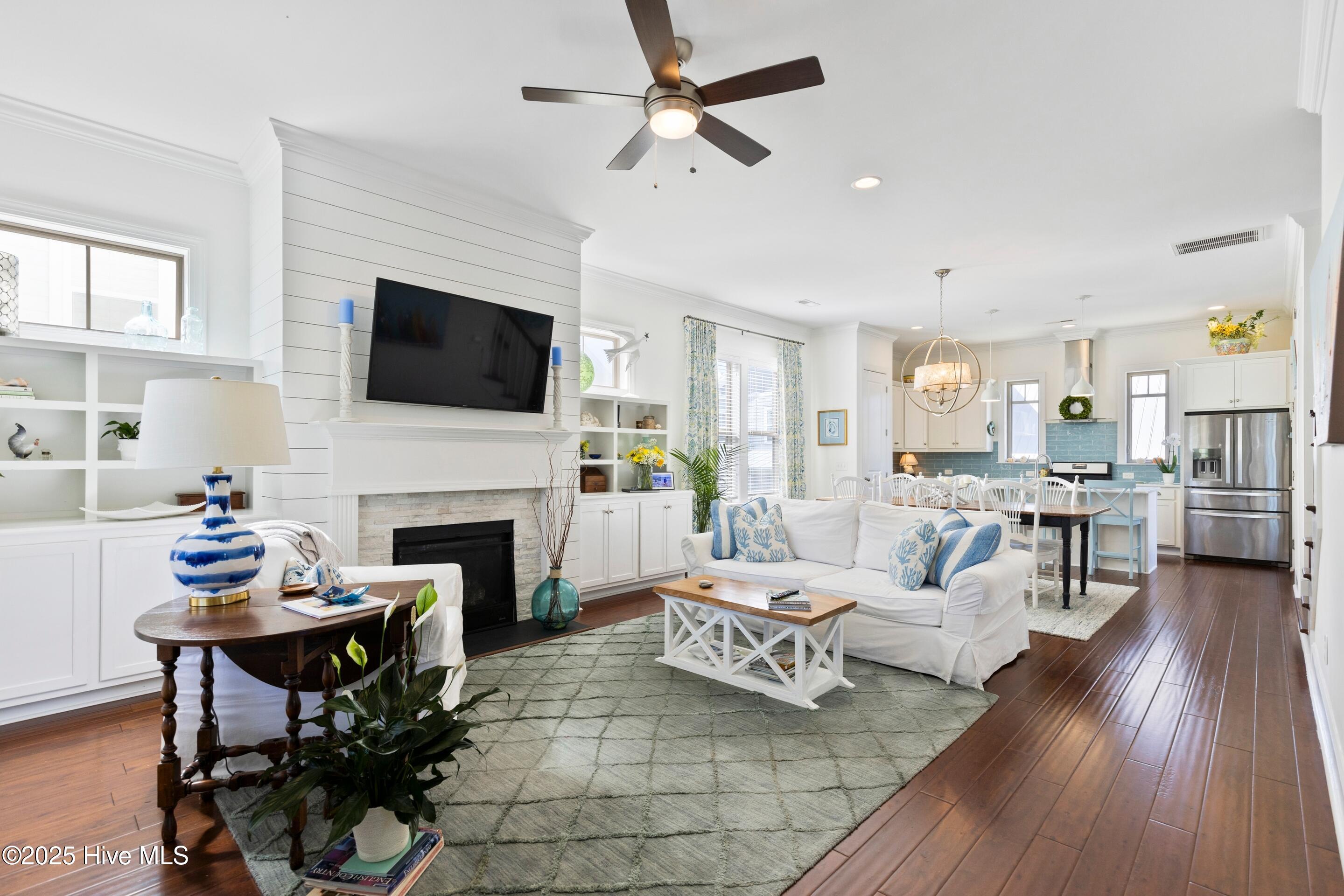 100536198 | Photo 30