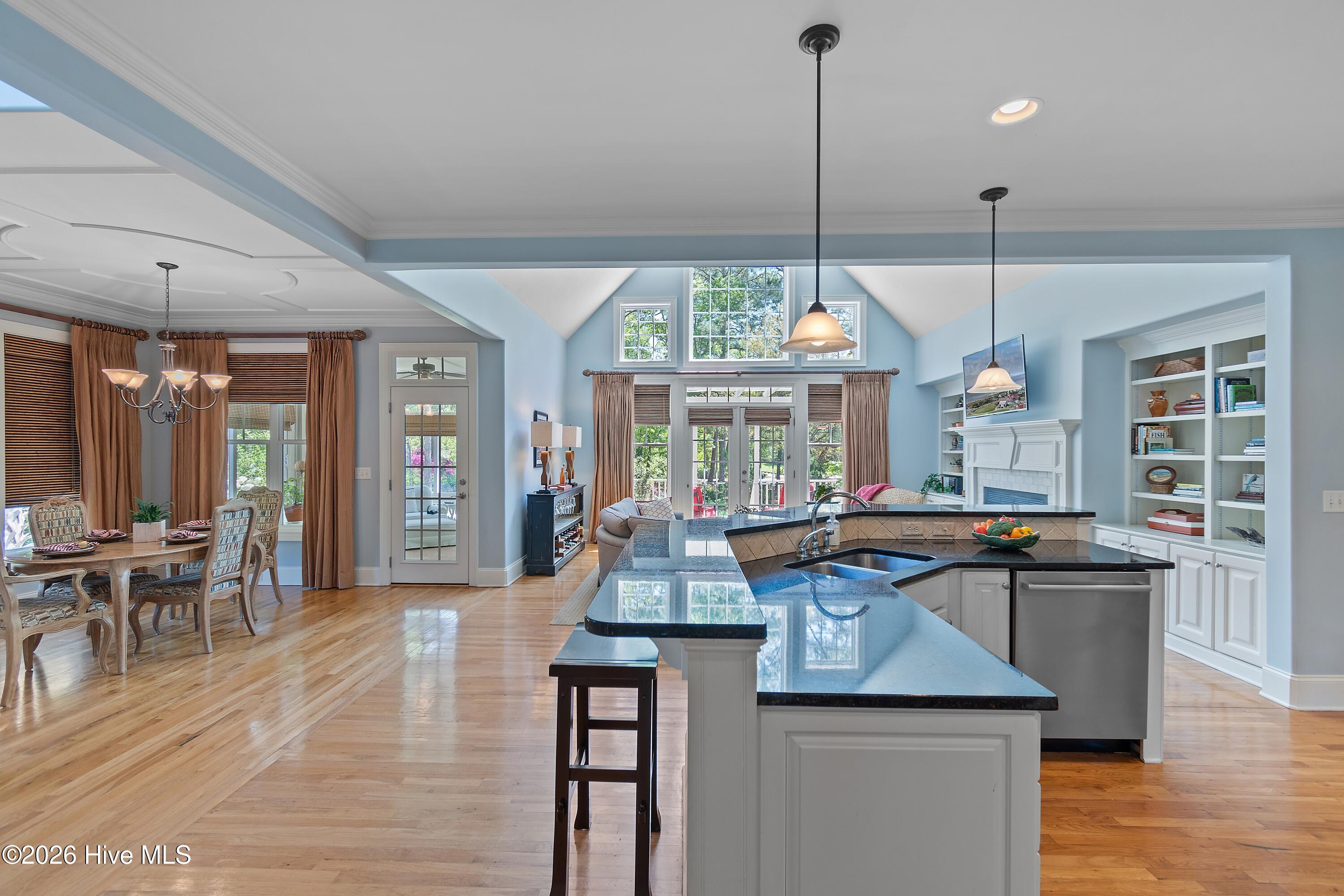 100567309 | Photo 22