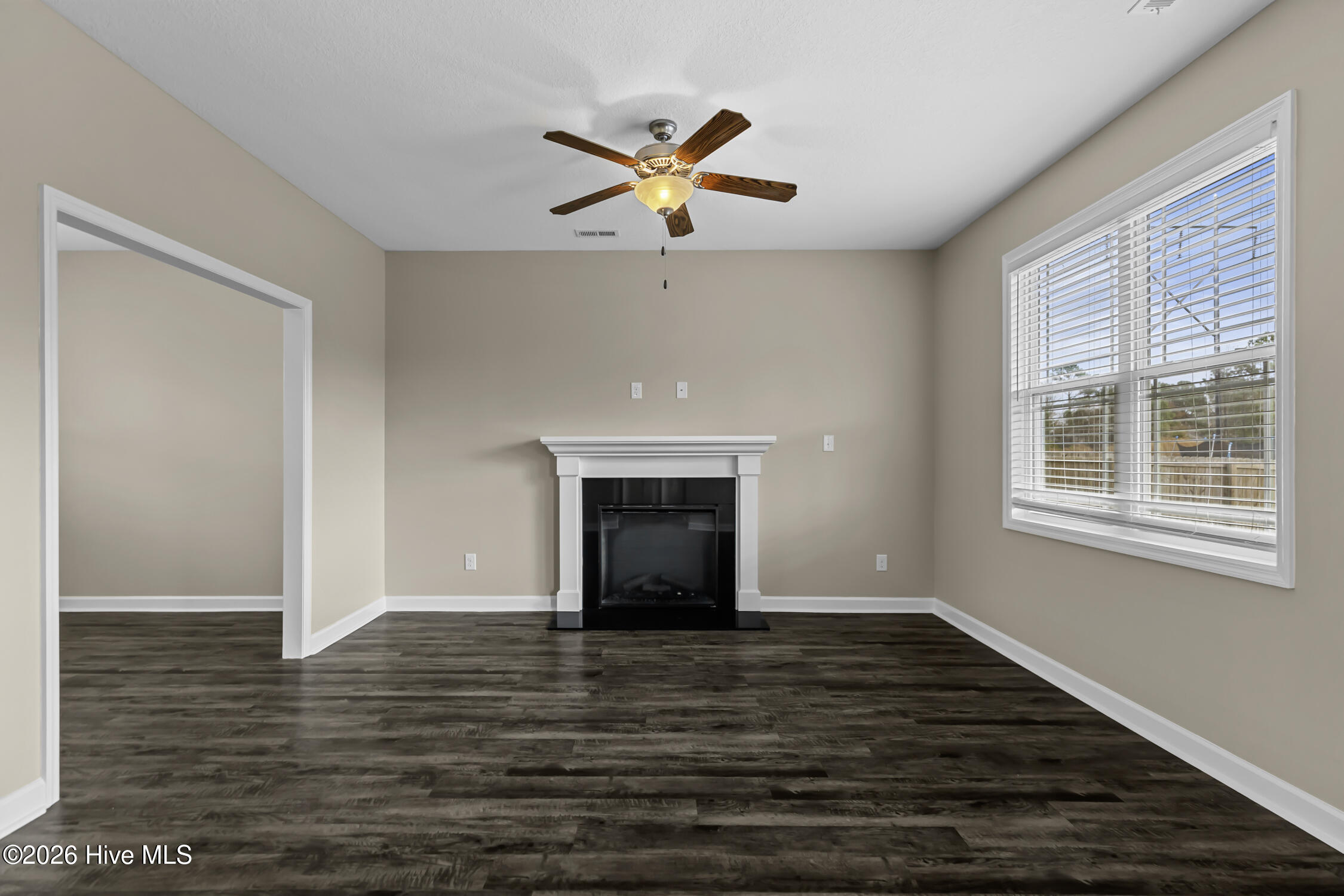 100548143 | Photo 14