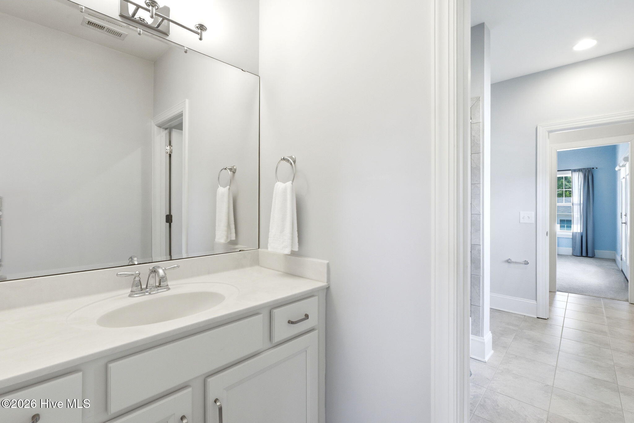 100566822 | Photo 39