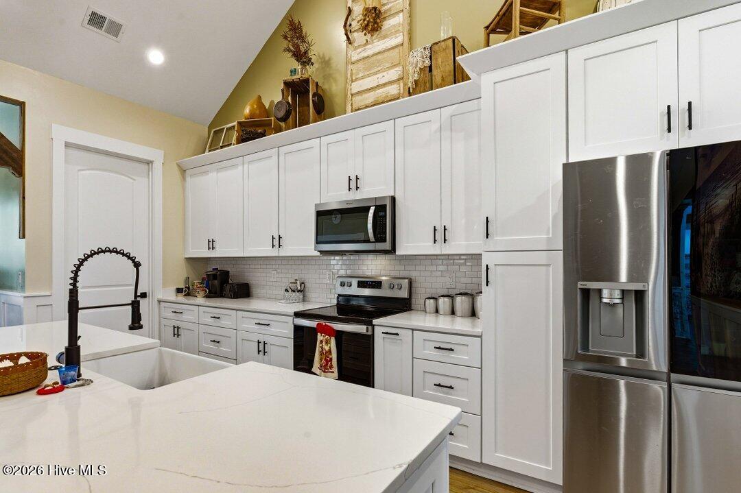 100560083 | Photo 17