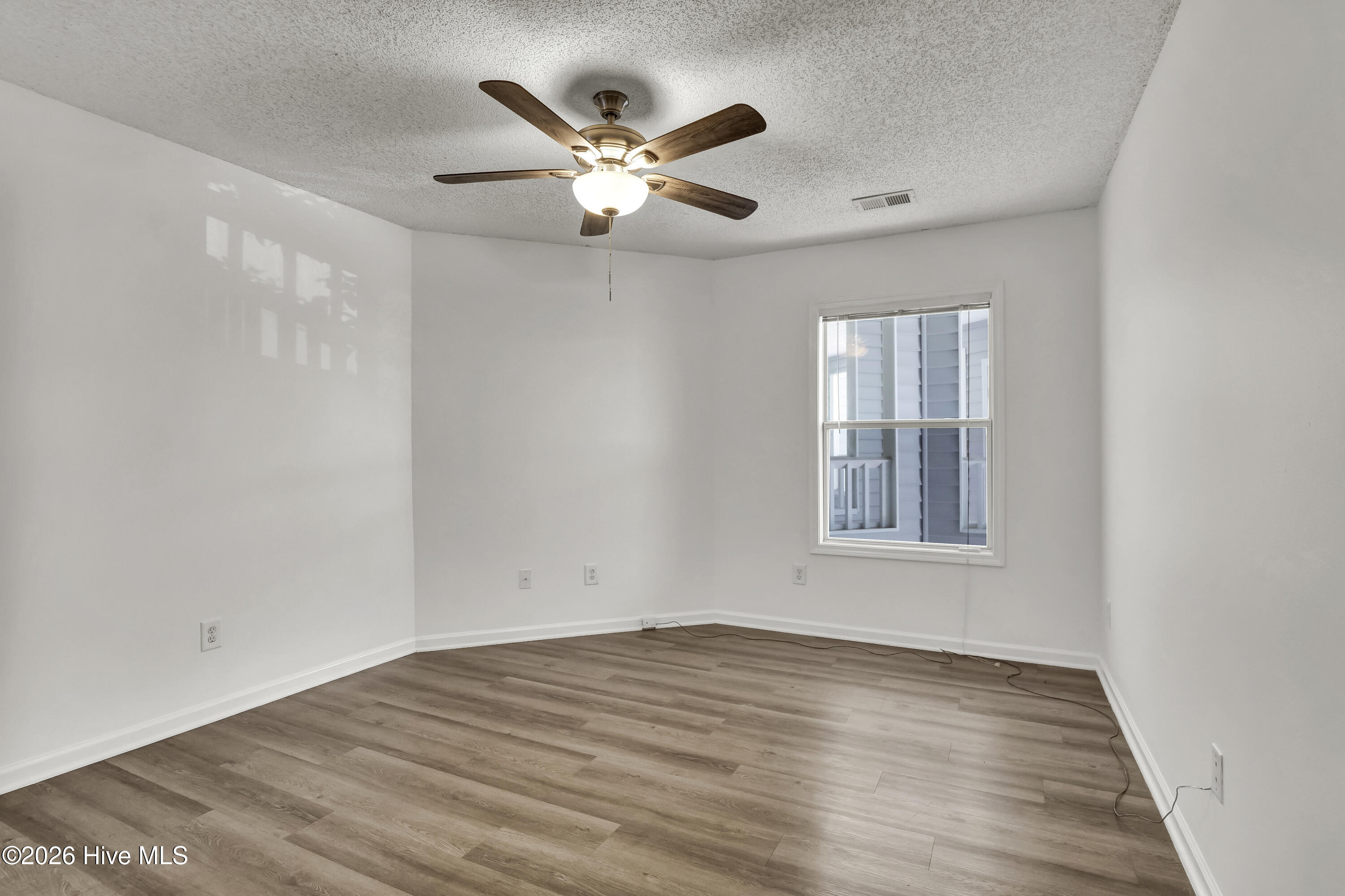 100564237 | Photo 17