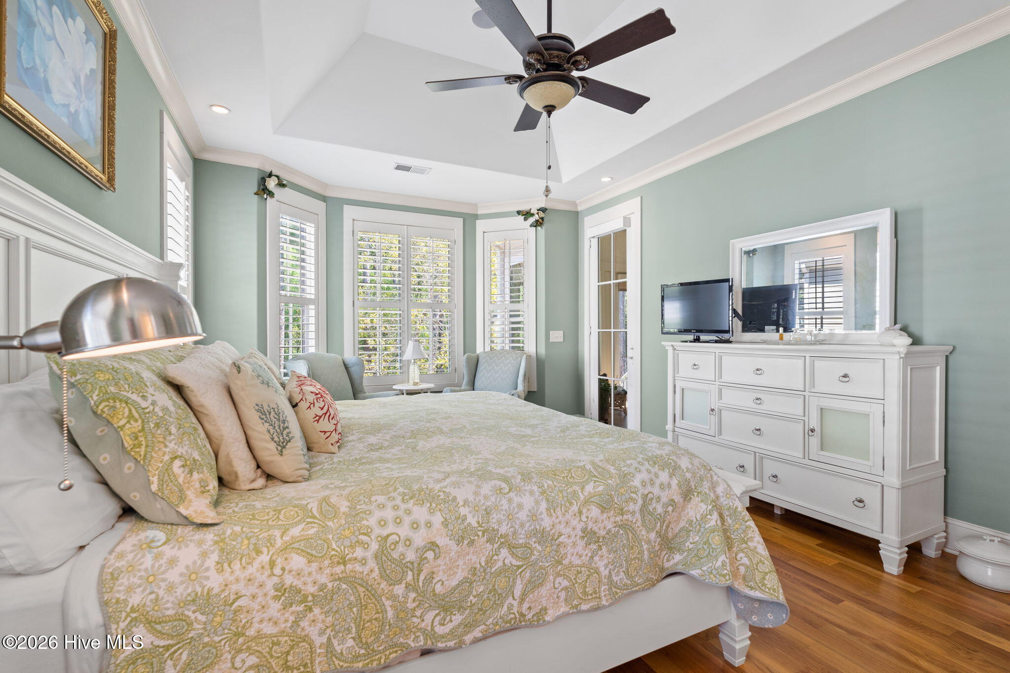 100567899 | Photo 38