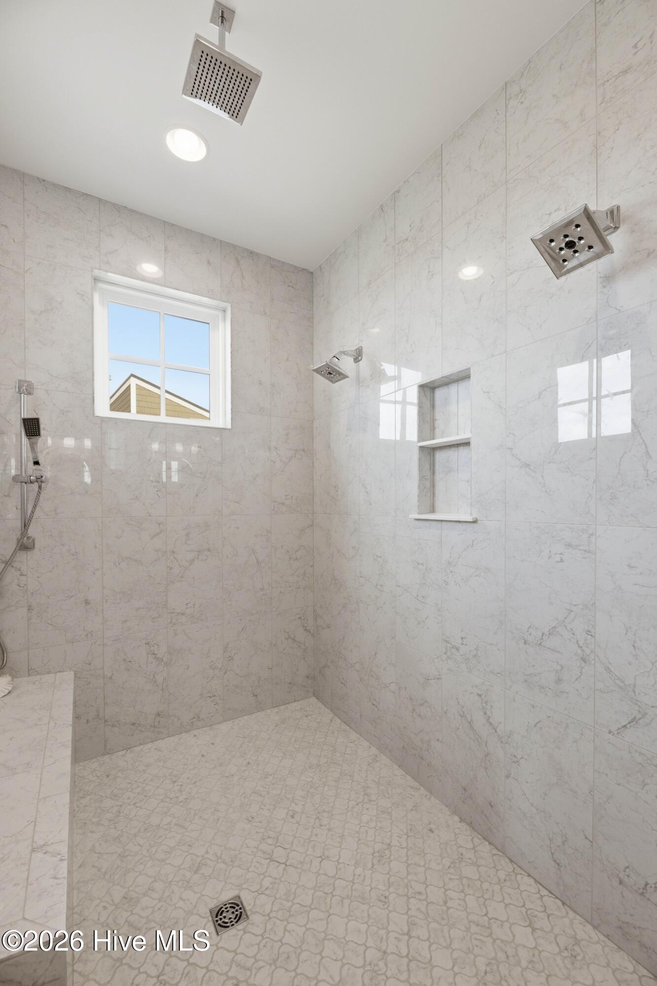 100564328 | Photo 22