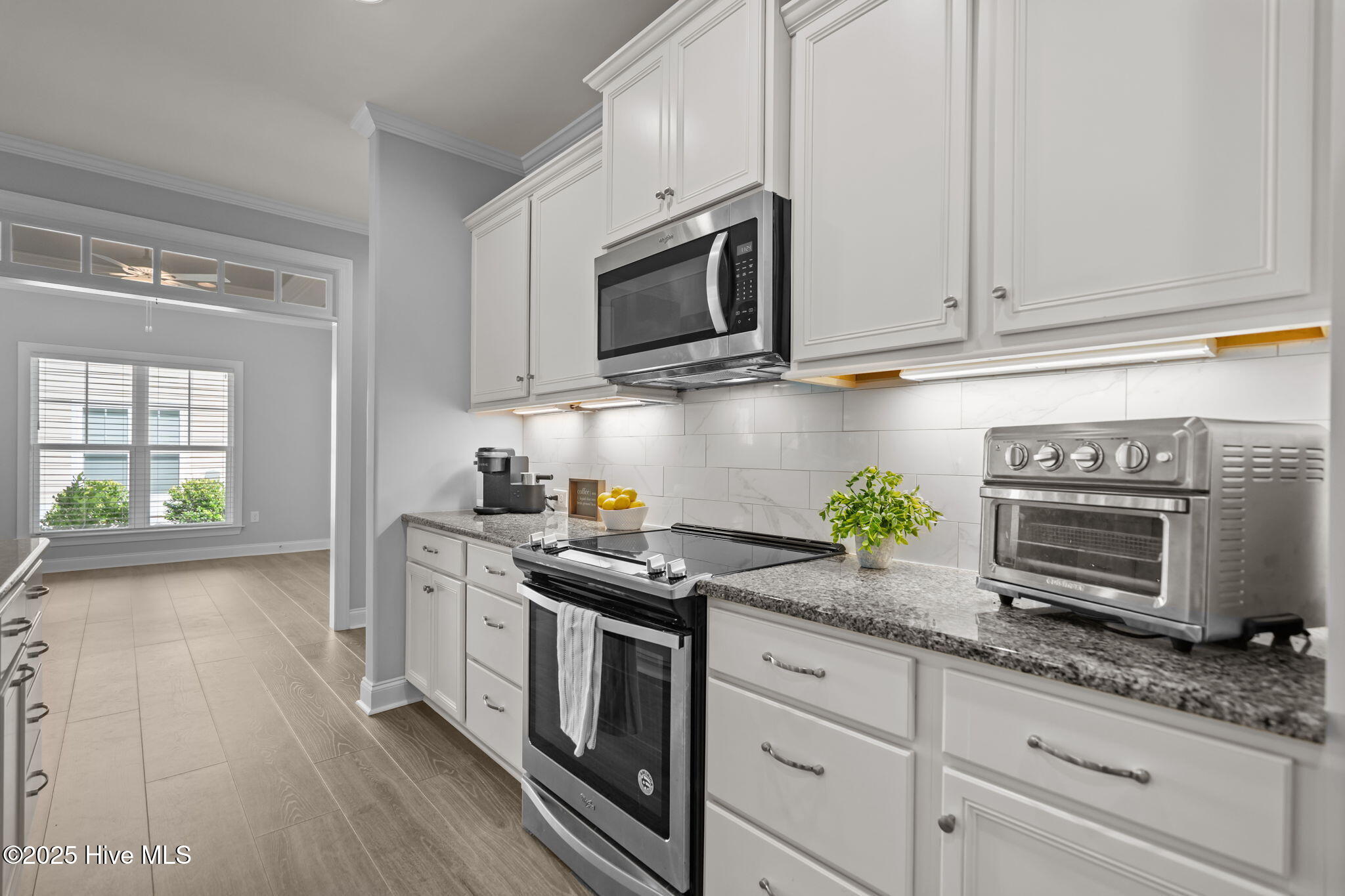 100532627 | Photo 11