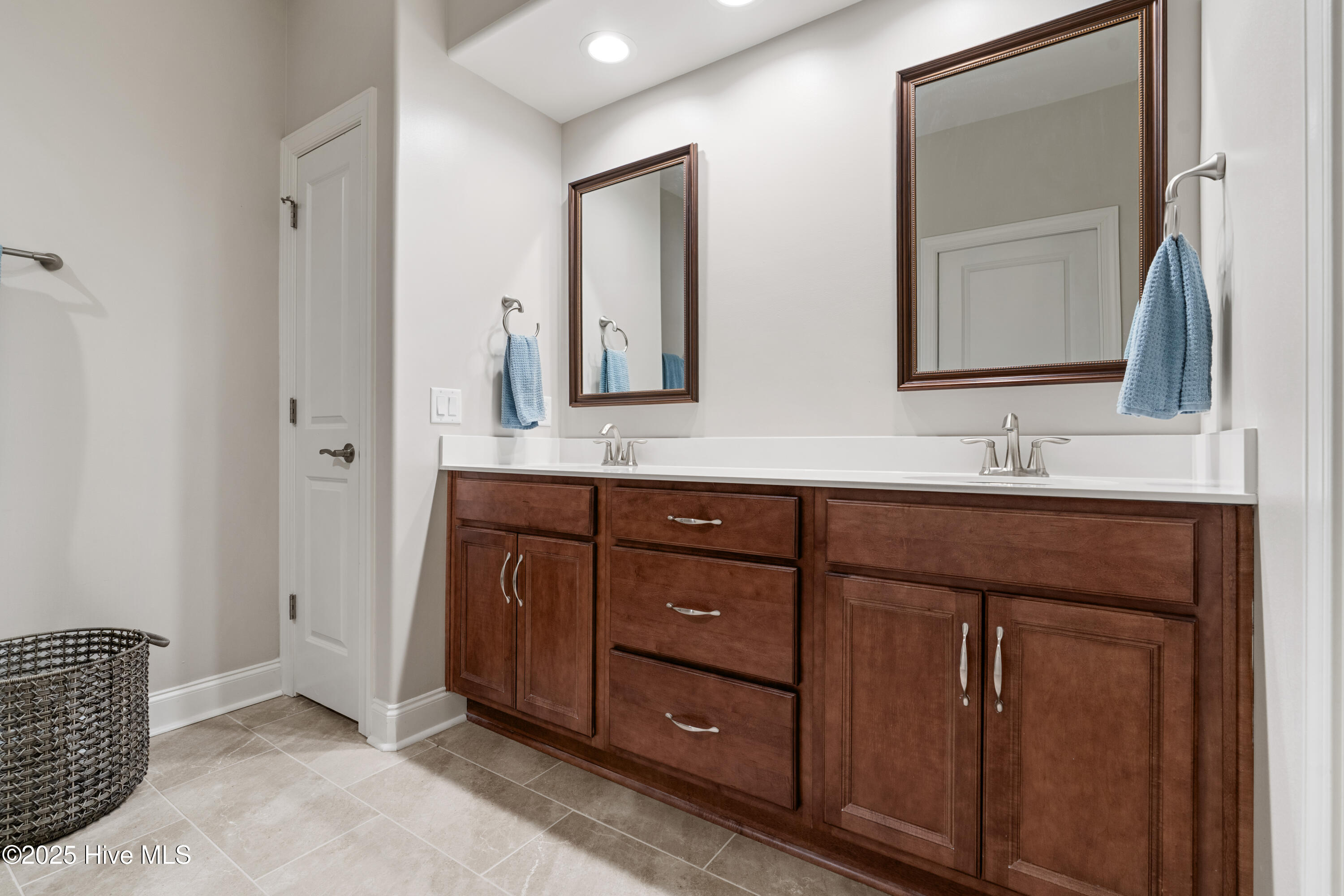 100536175 | Photo 28