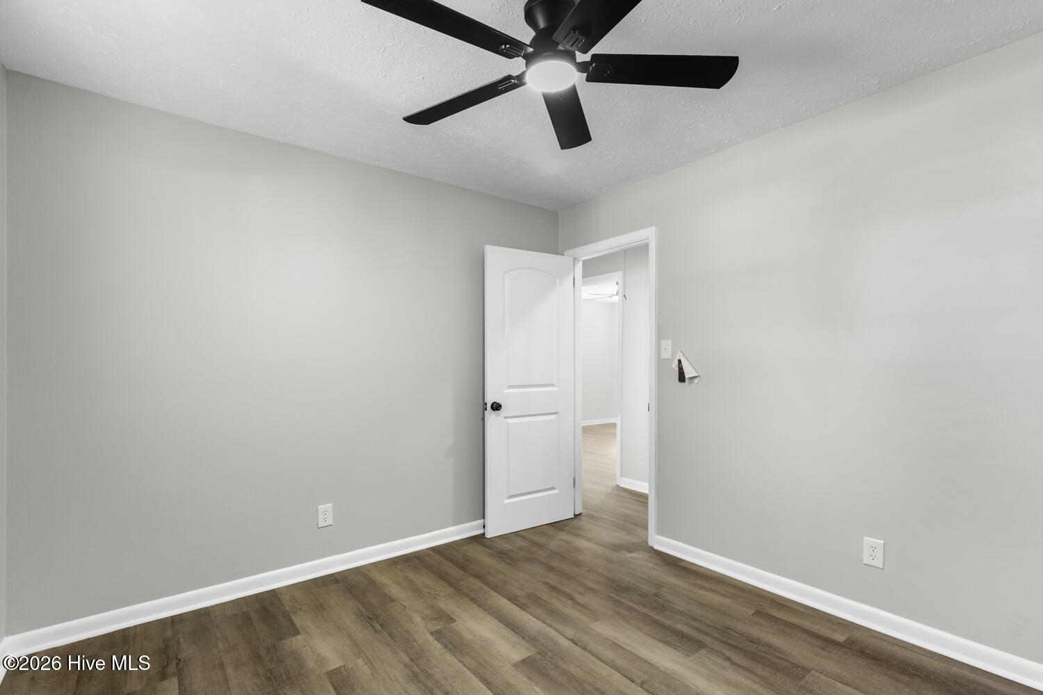 100560778 | Photo 28