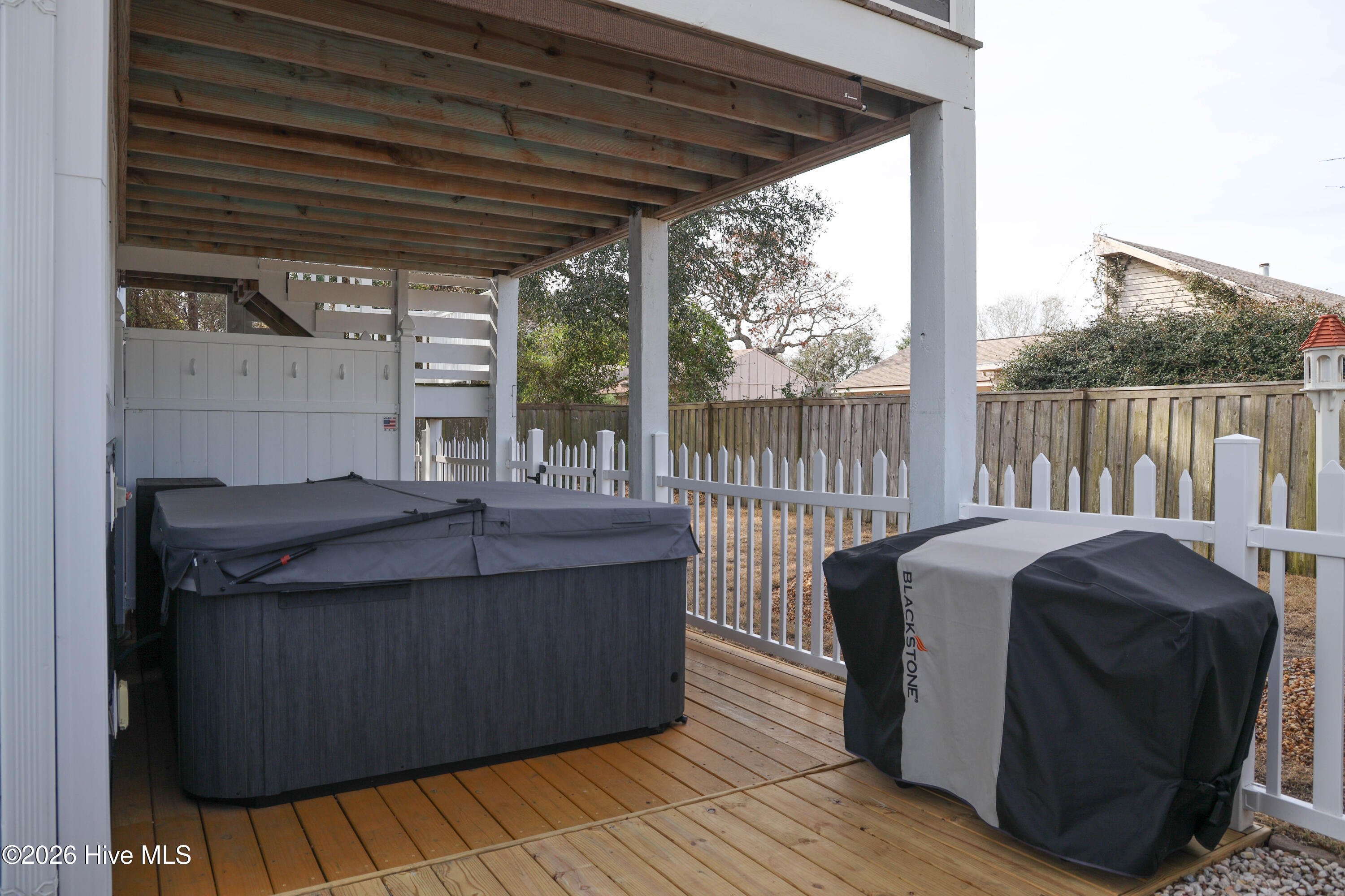 100548622 | Photo 66