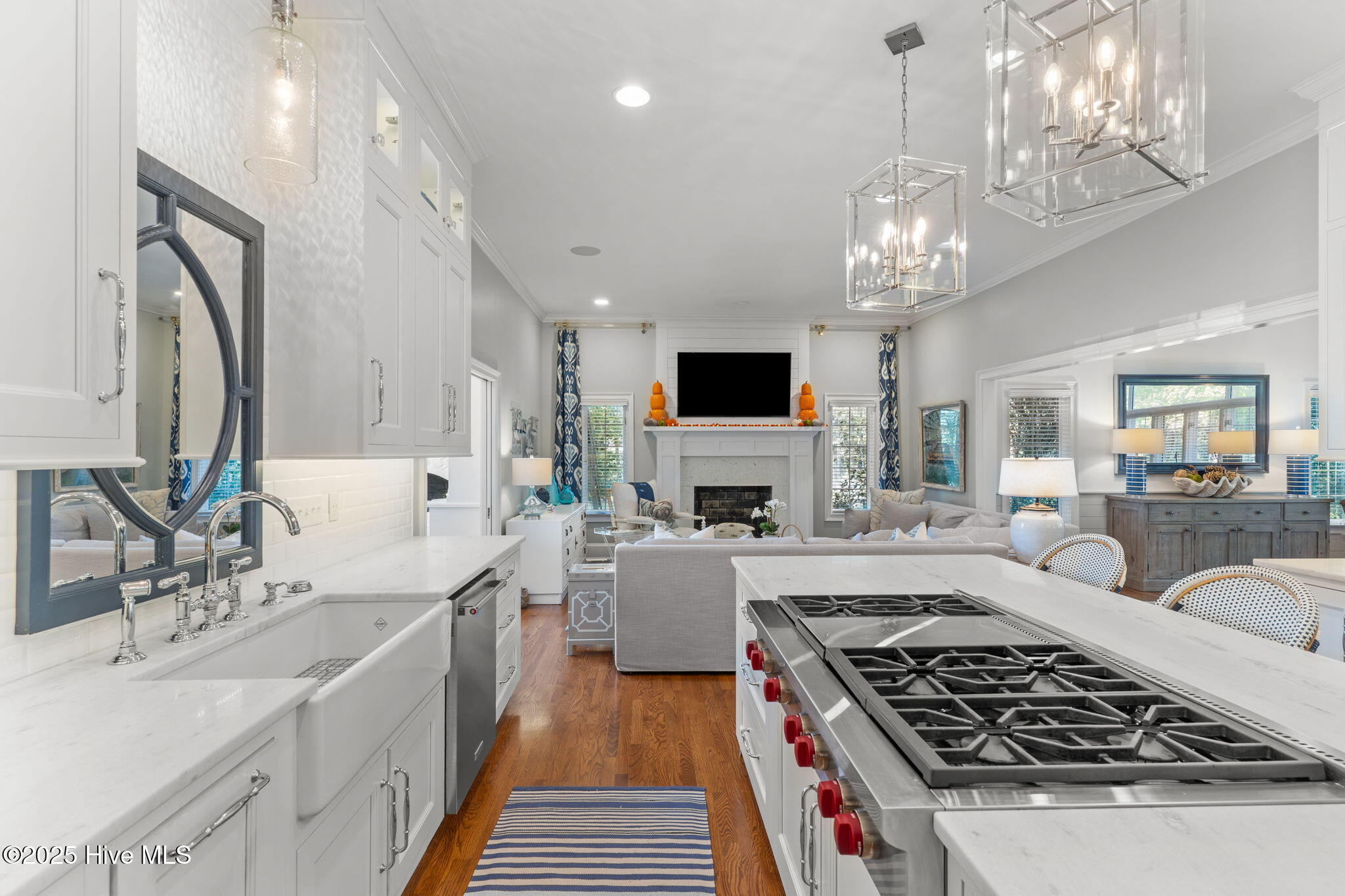 100537269 | Photo 34