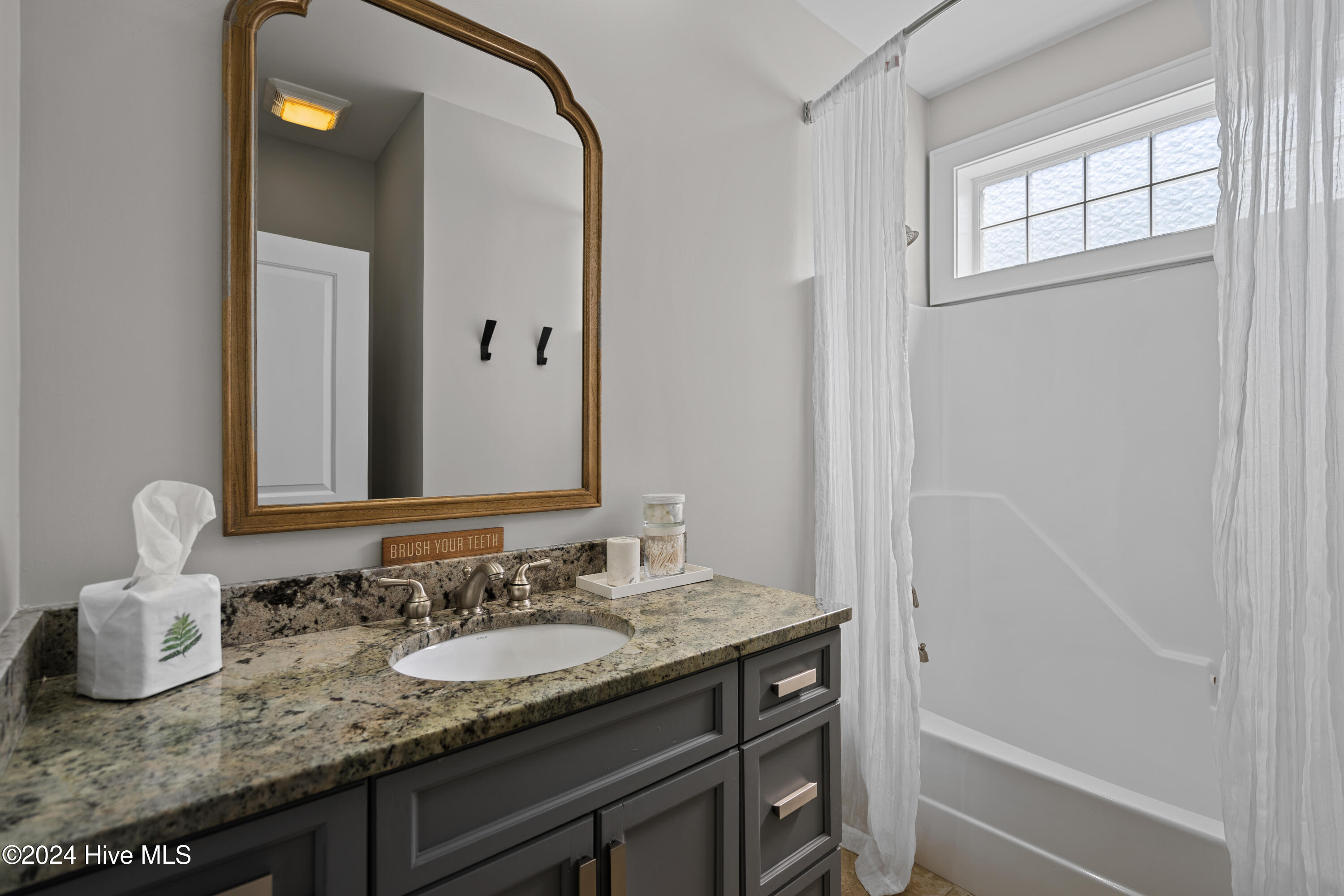 100550699 | Photo 45