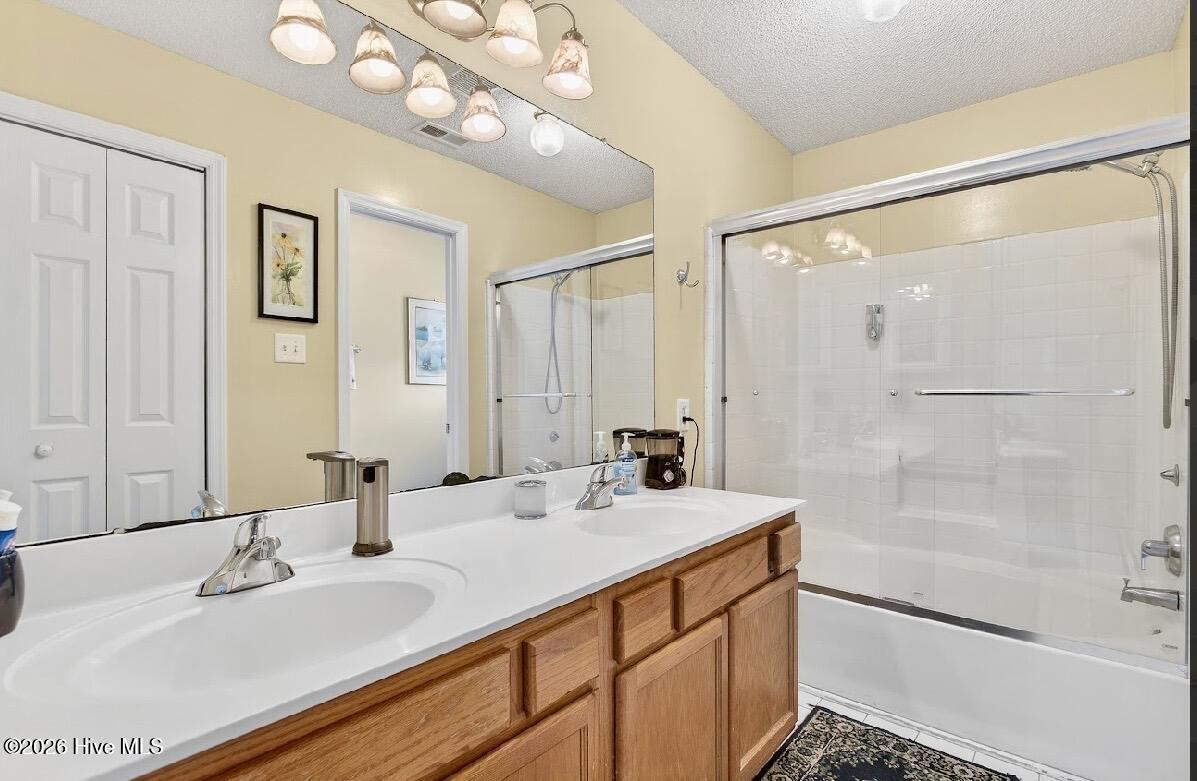 100567713 | Photo 15