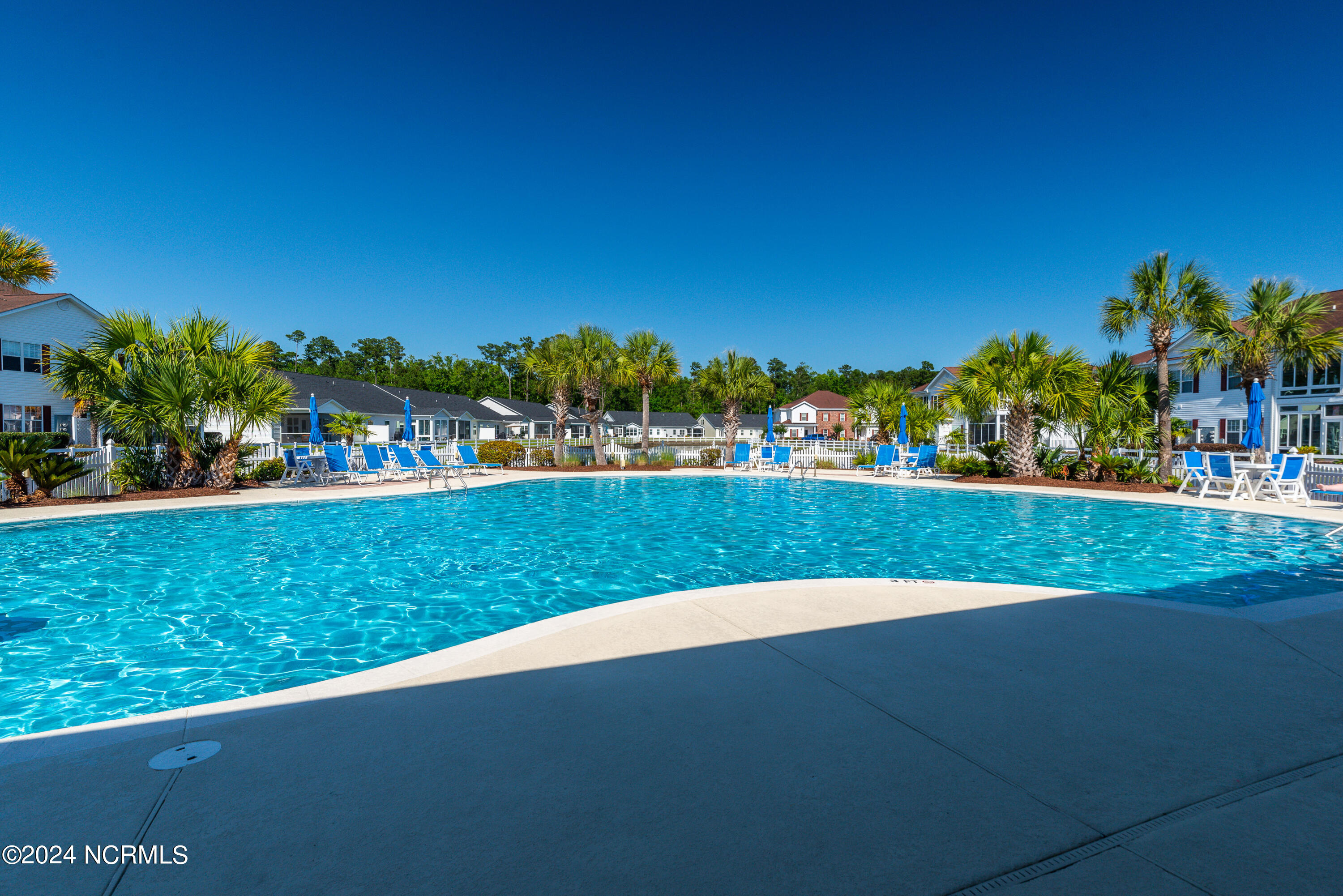 100563661 | Photo 39