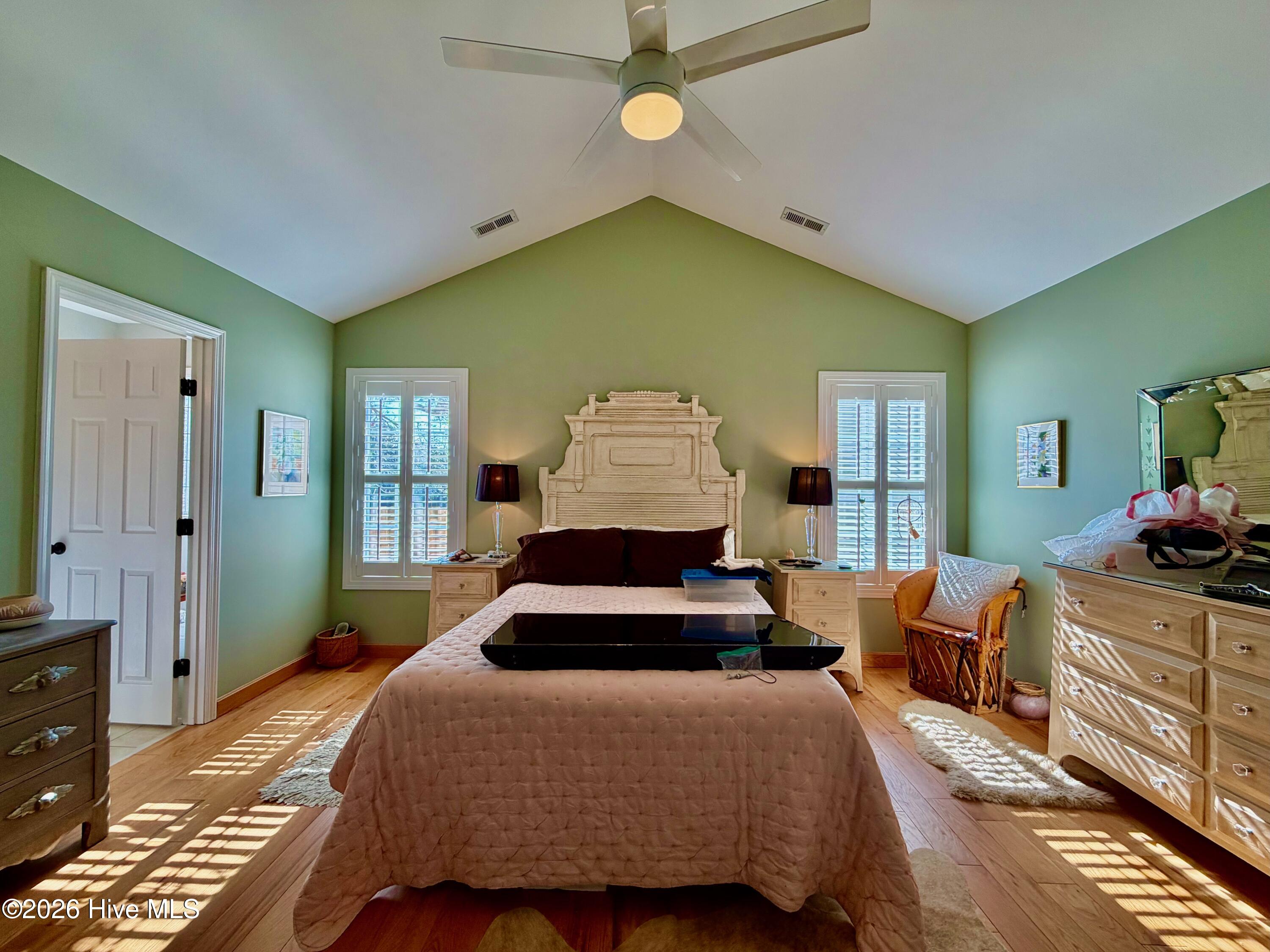 100553297 | Photo 35