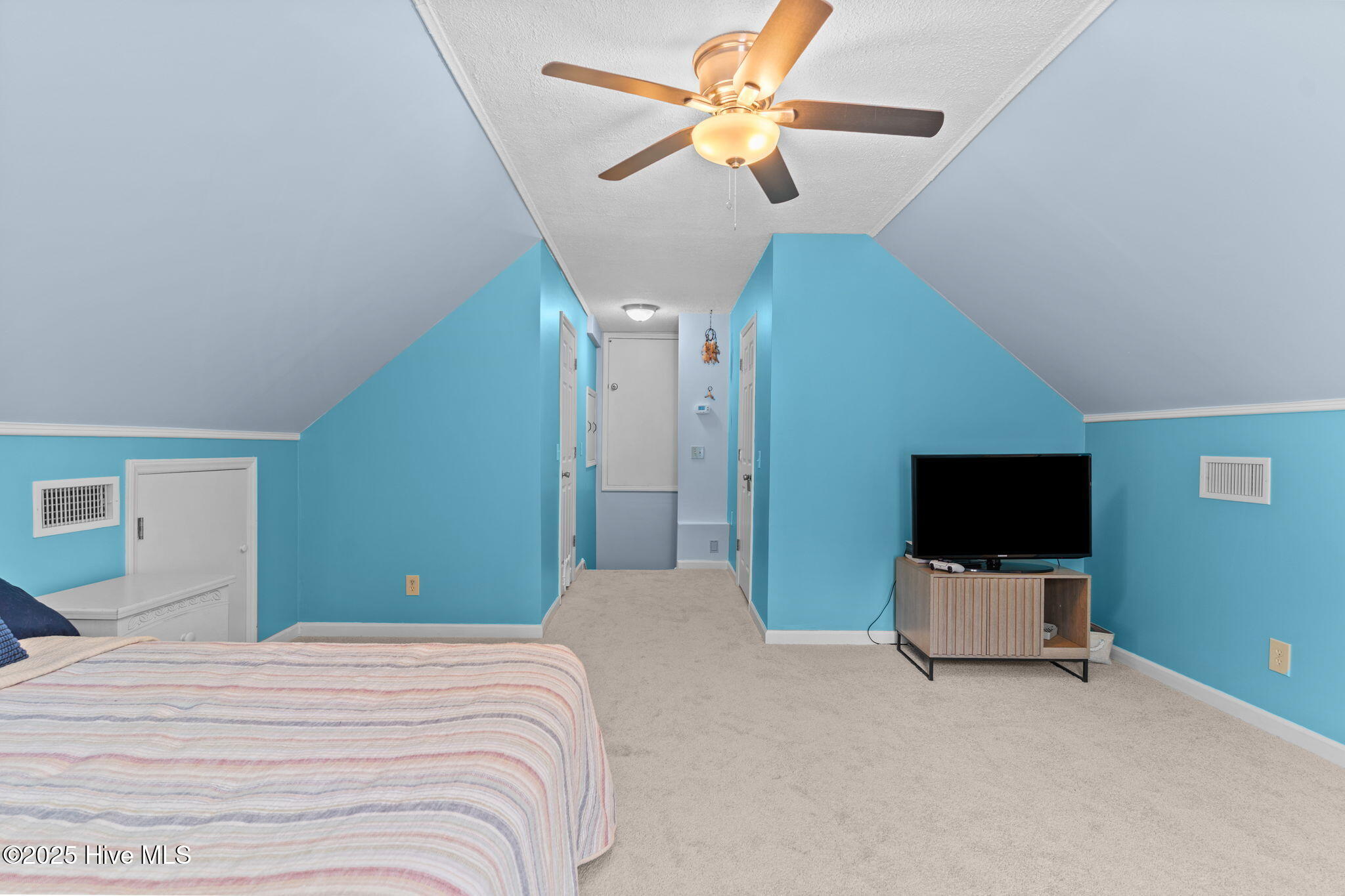 100543111 | Photo 22