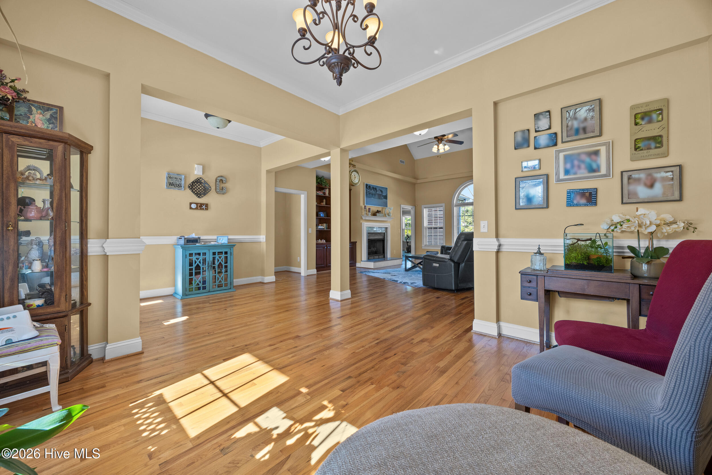 100550325 | Photo 14