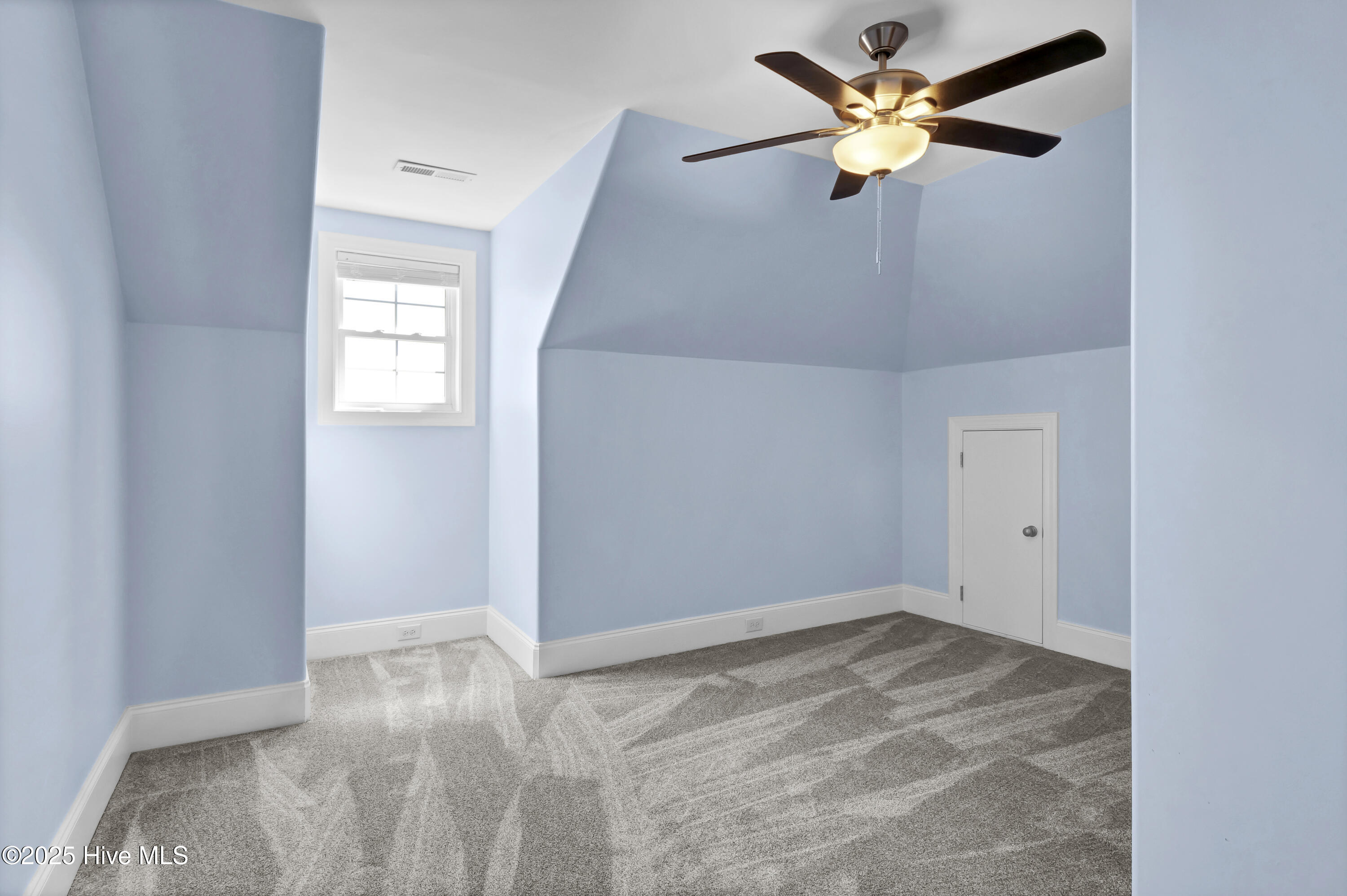 100547030 | Photo 26